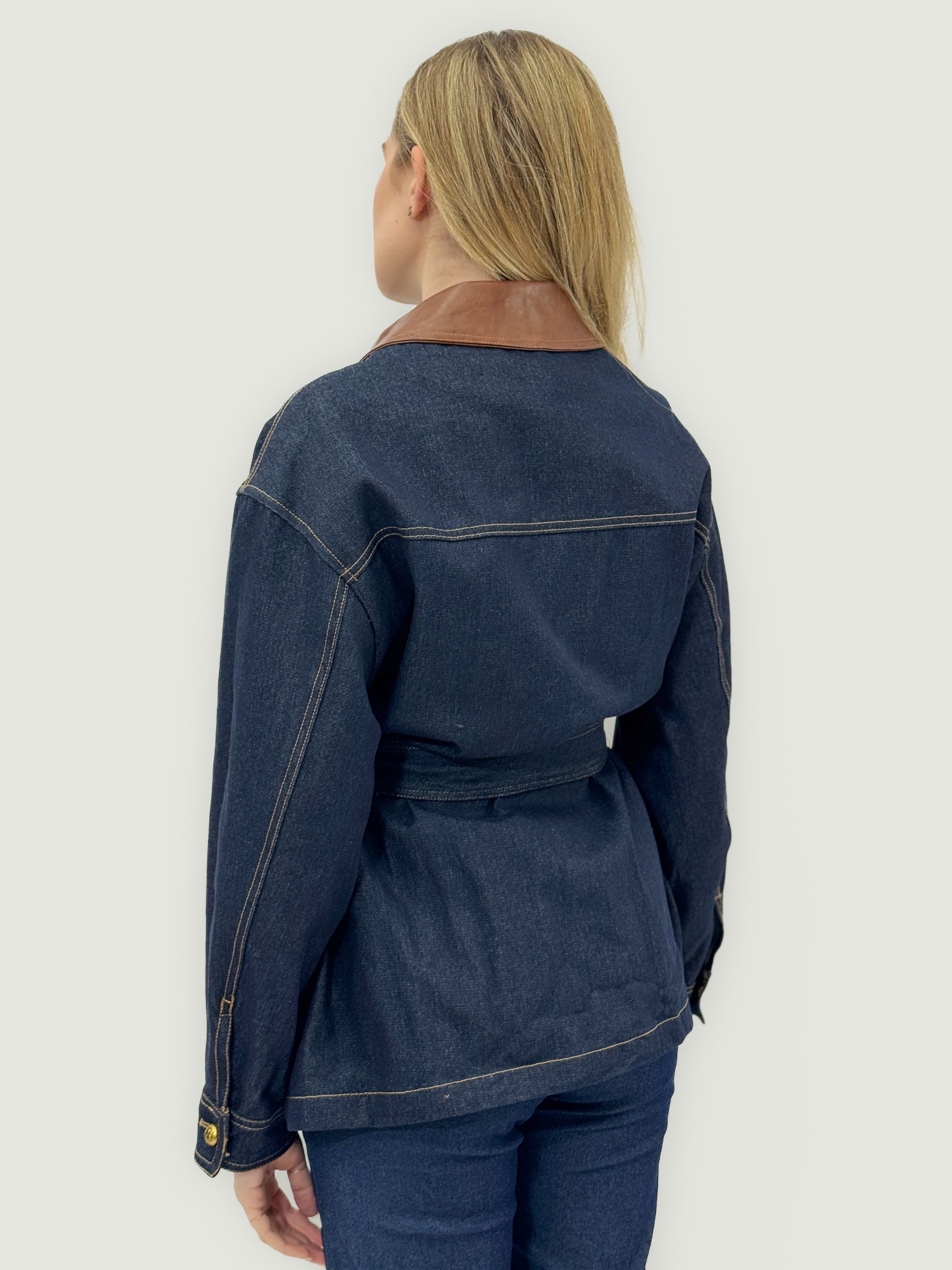 Giacca in Denim con Cintura in Vita e Colletto a Contrasto