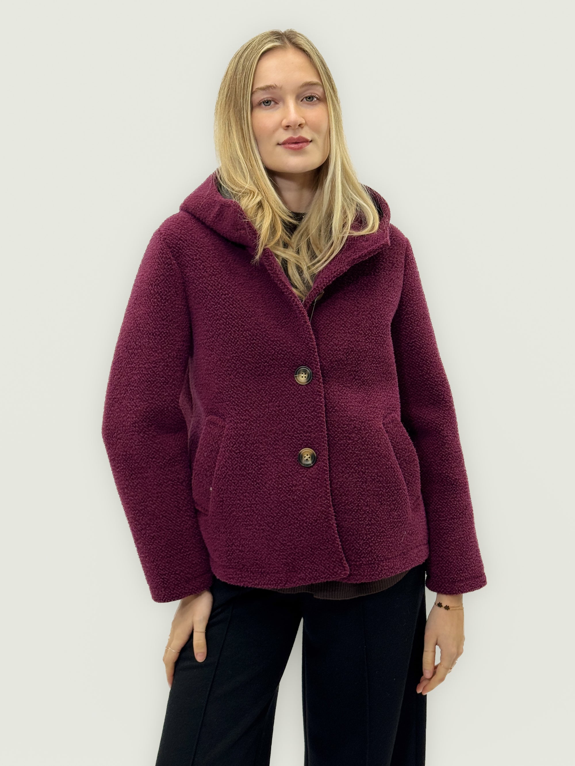 Cappotto corto caldo effetto teddy con cappuccio - Made in Italy