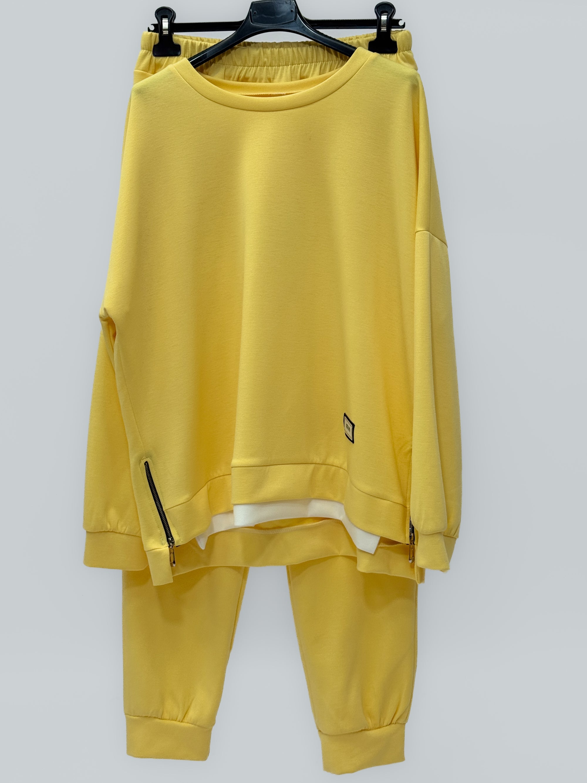 Completo Comfy Chic con Felpa e Pantalone Coordinato