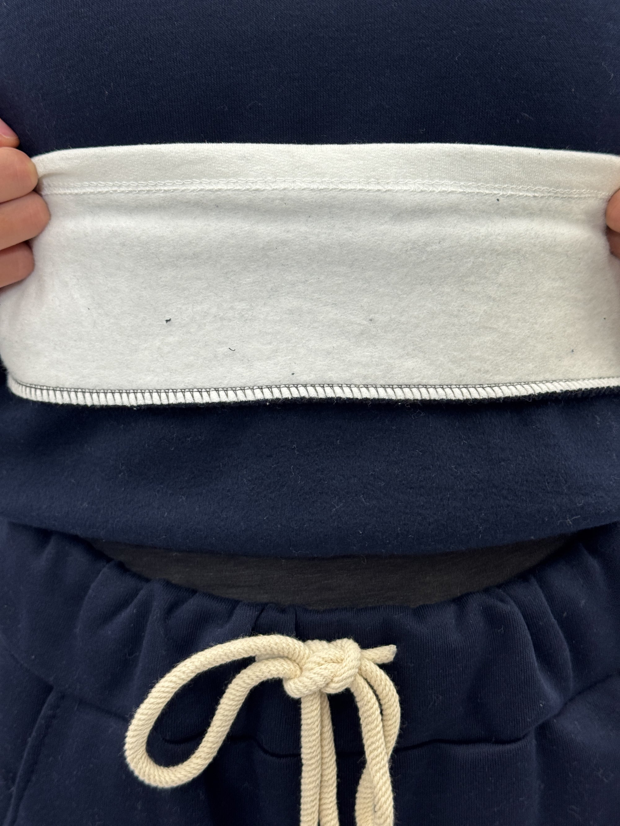 Completo felpa e pantaloni dritti felpati