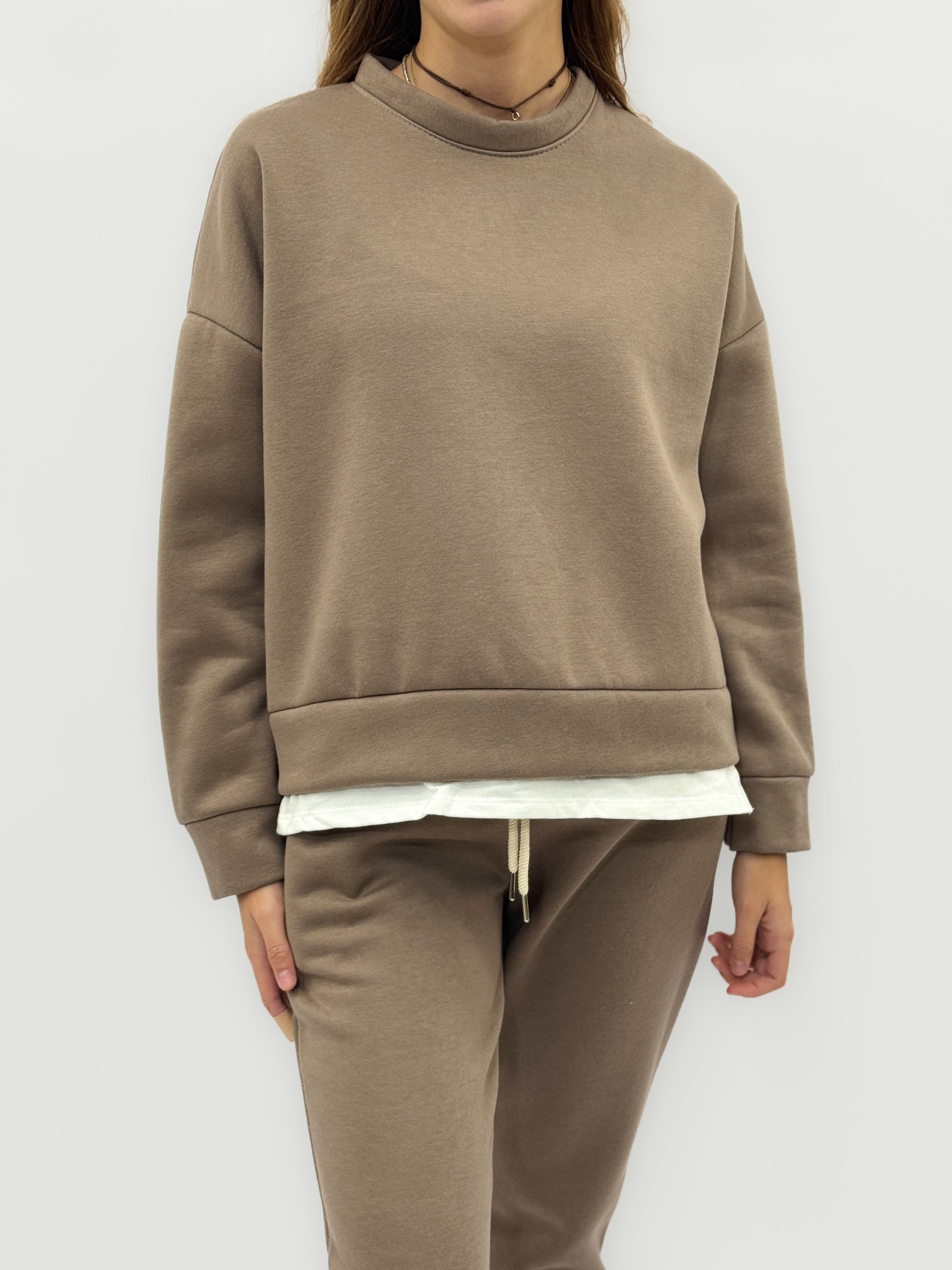 Completo felpa e pantaloni dritti felpati