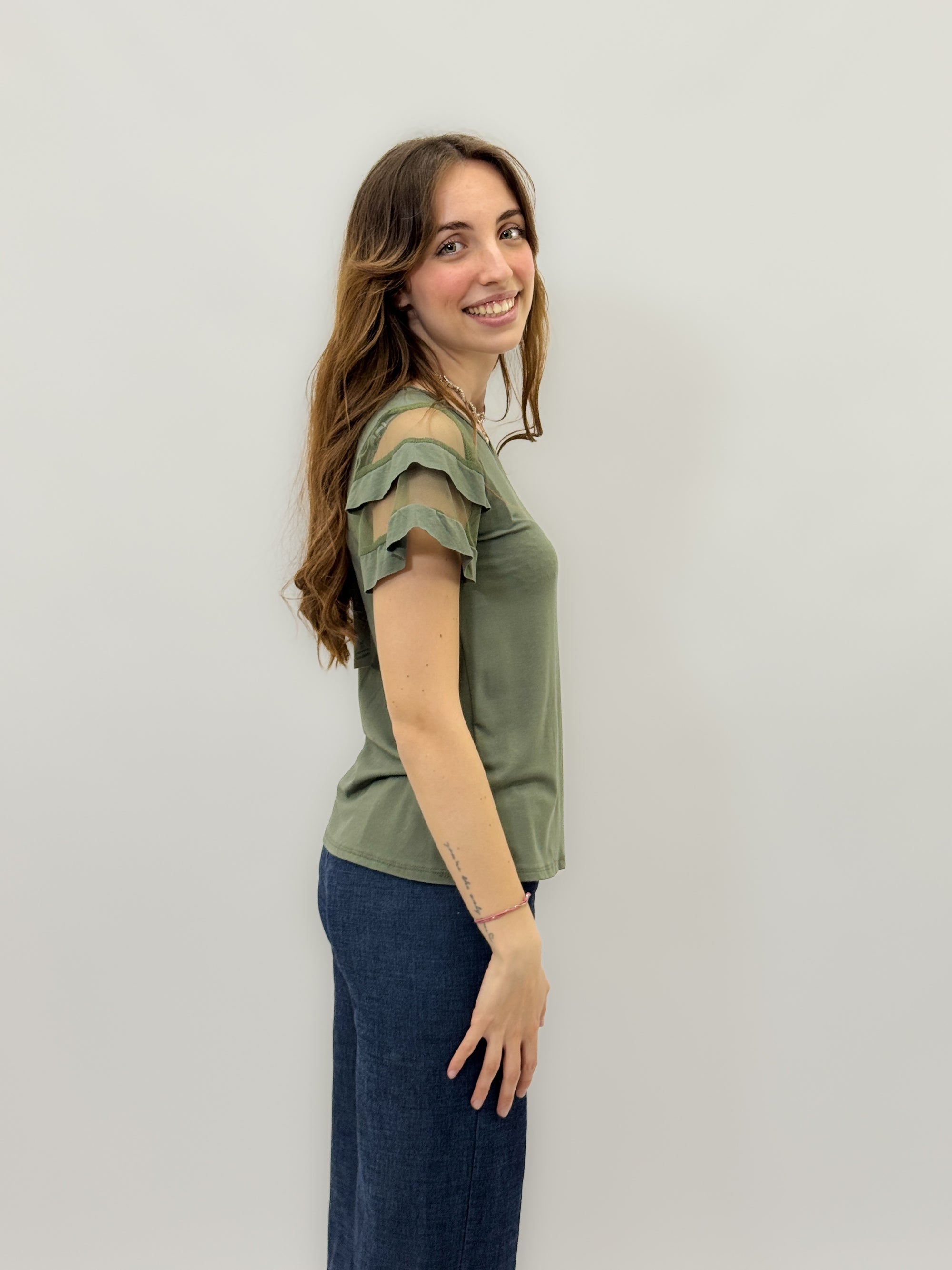 T-shirt con maniche trasparenti