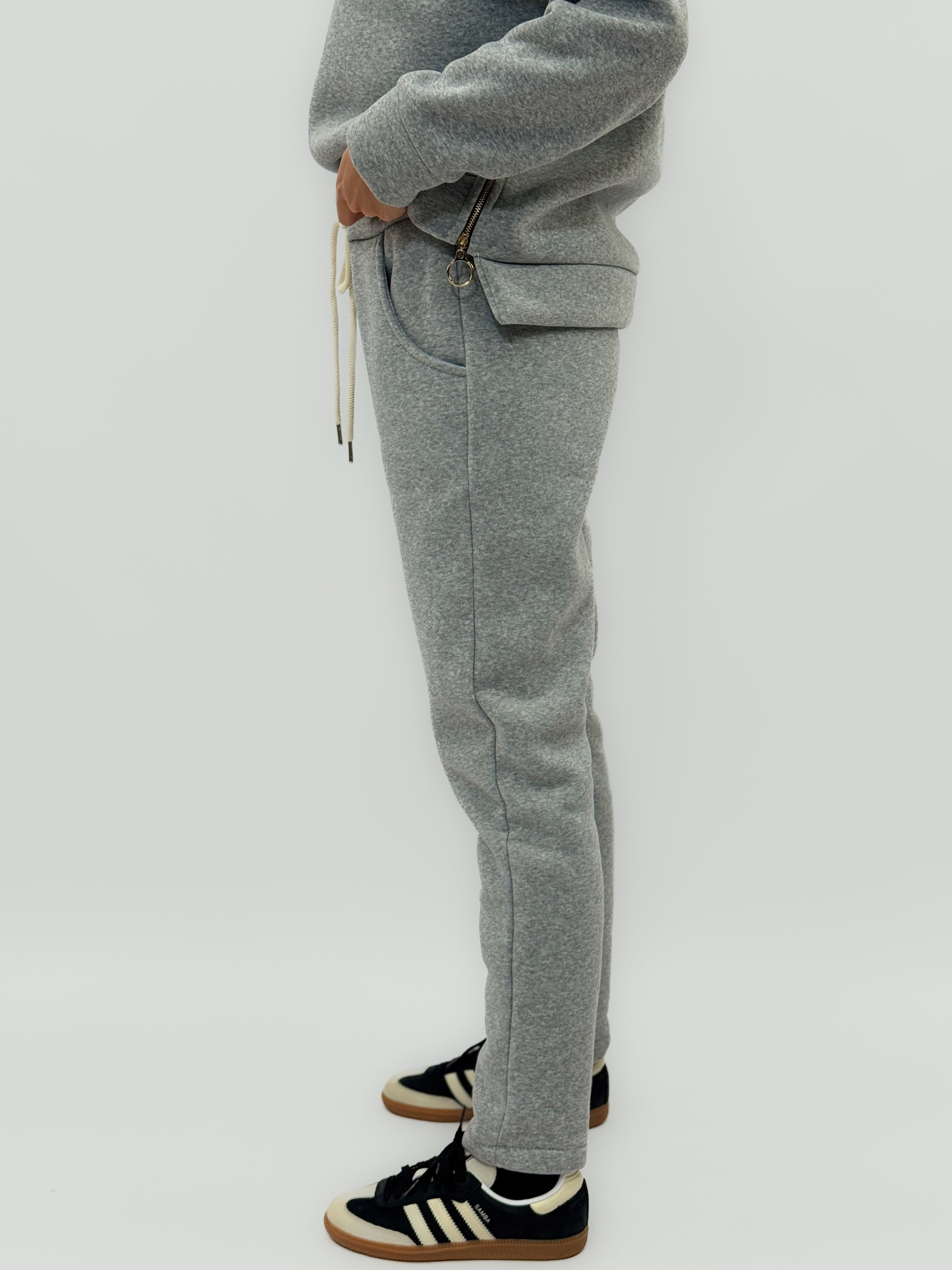 Completo felpa e pantaloni dritti felpati