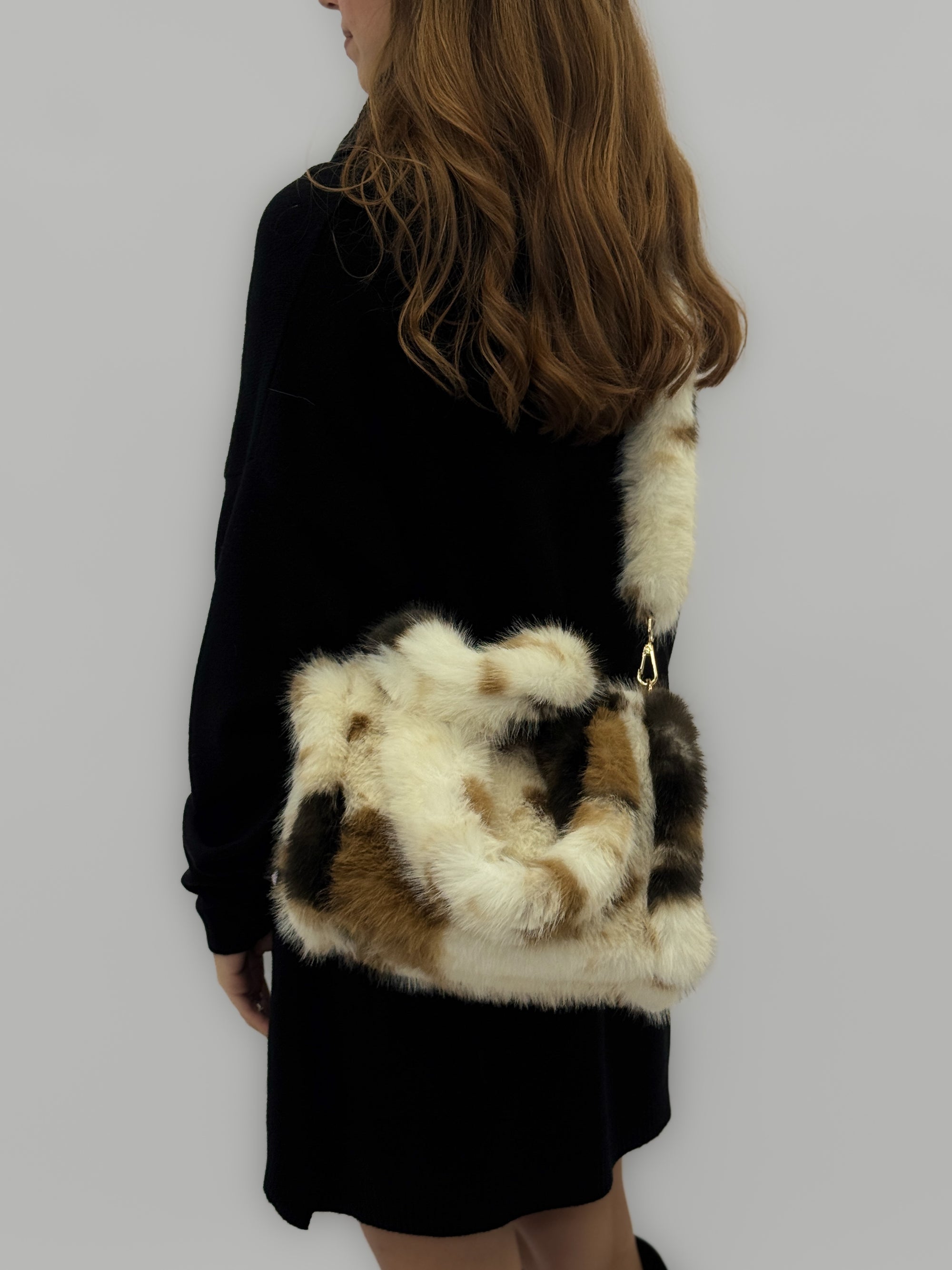 Borsa in Pelliccia Ecologica Maculata – Manico Morbido