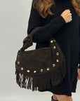 Borsa a spalla in vera pelle scamosciata con frange e borchie – Made in Italy