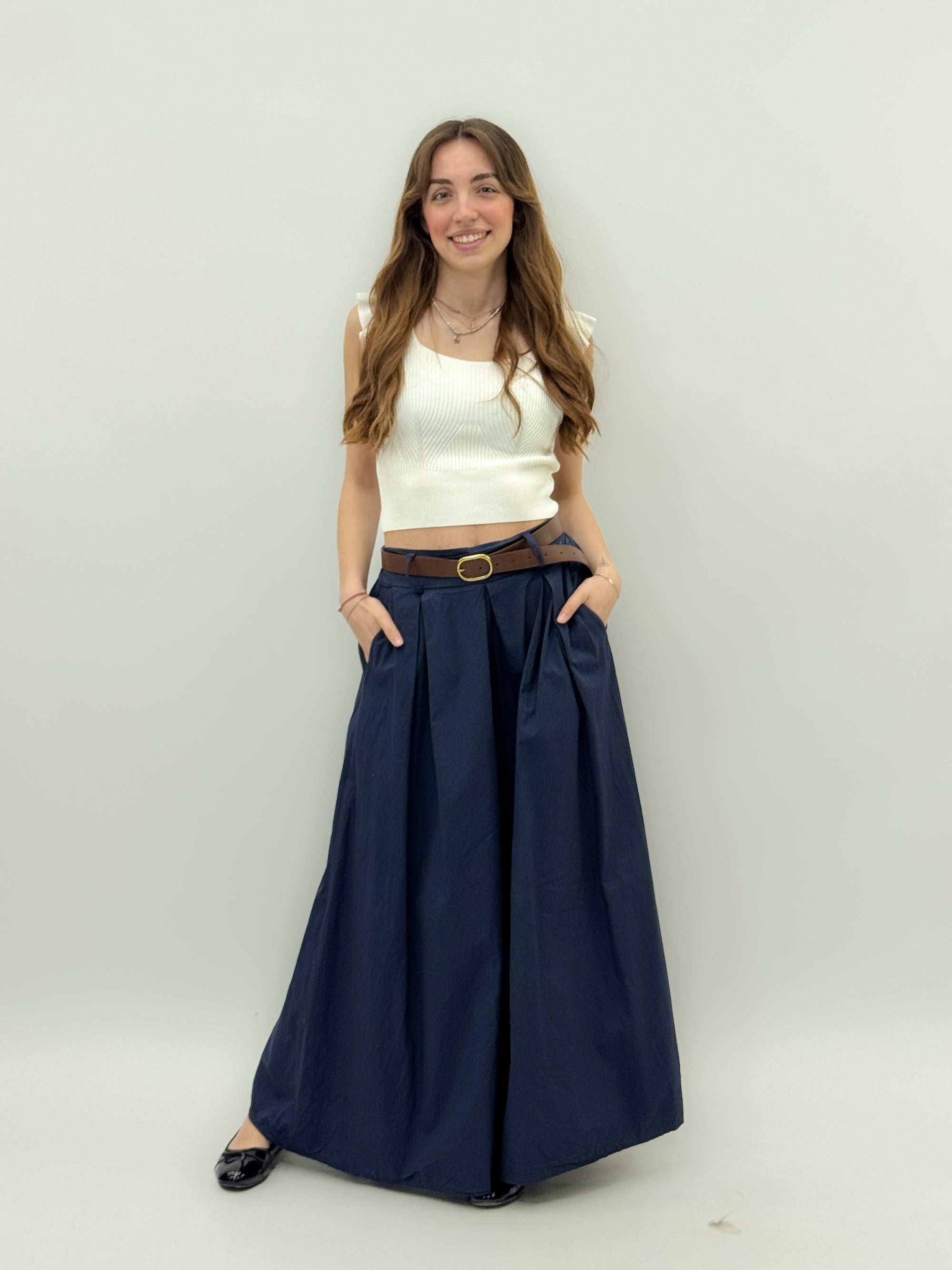 Pantaloni ampi con cintura