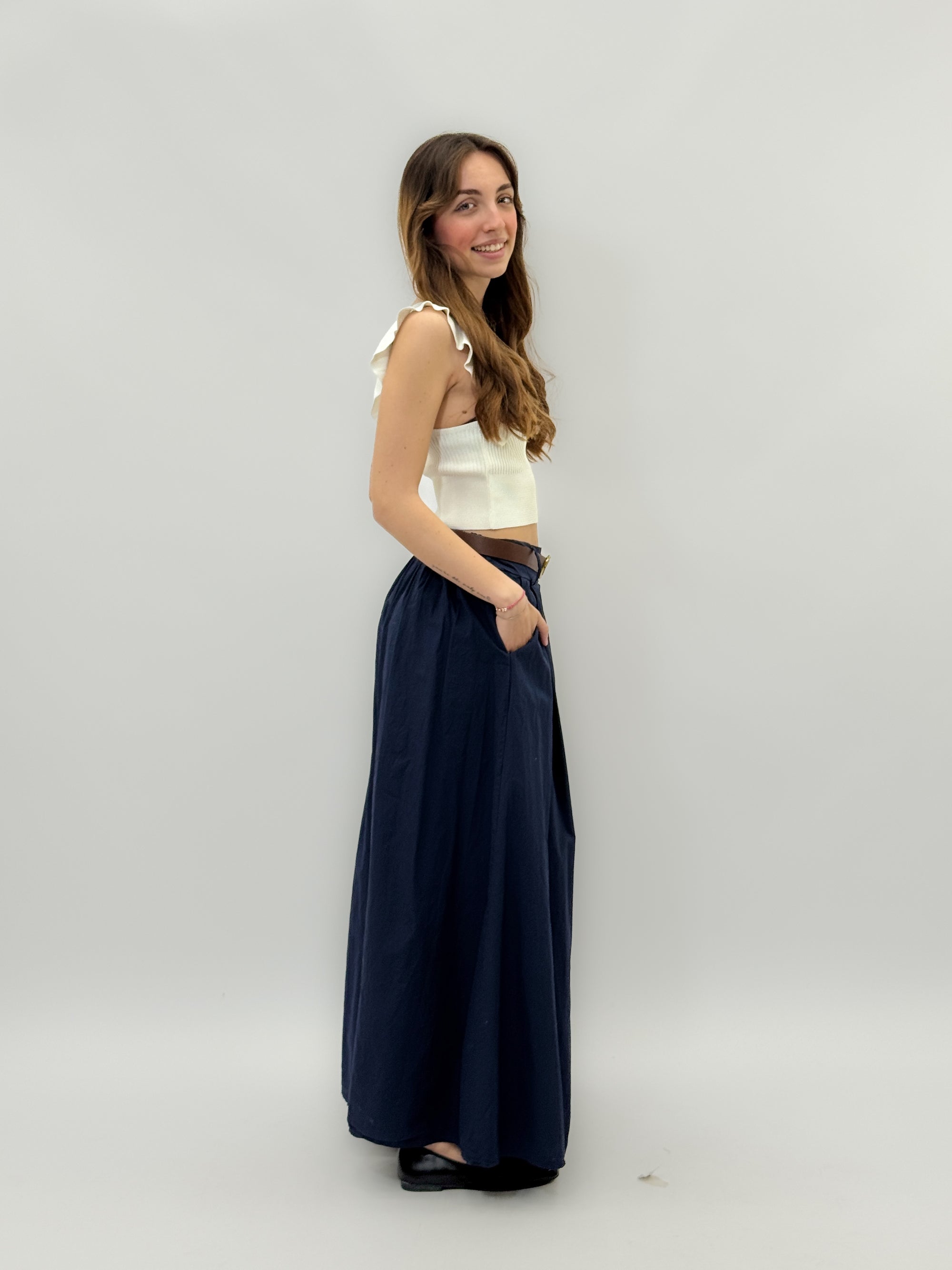 Pantaloni ampi con cintura