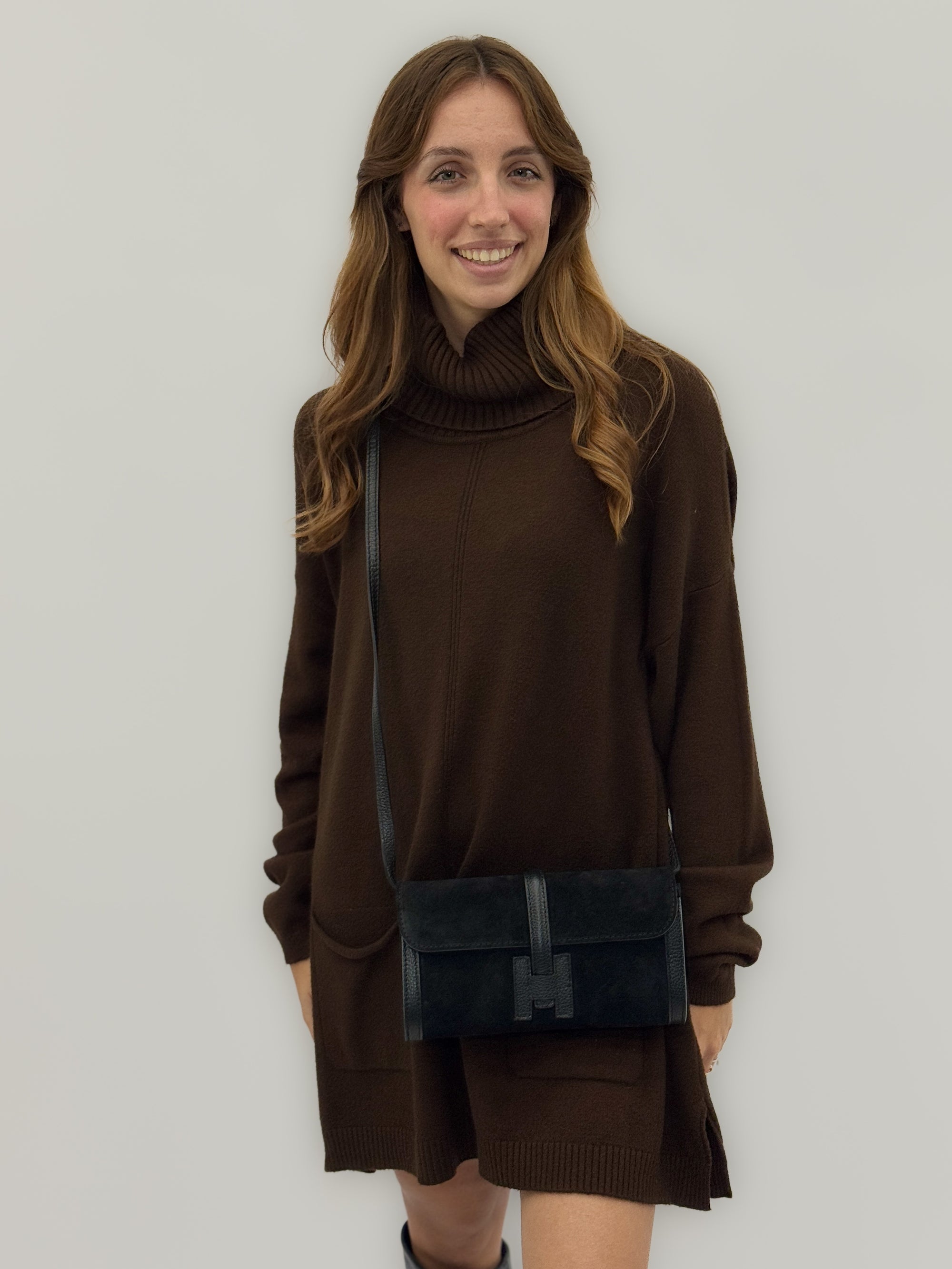 Borsa clutch in vera pelle scamosciata con tracolla - Made in Italy