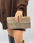 Borsa clutch in vera pelle scamosciata con tracolla - Made in Italy