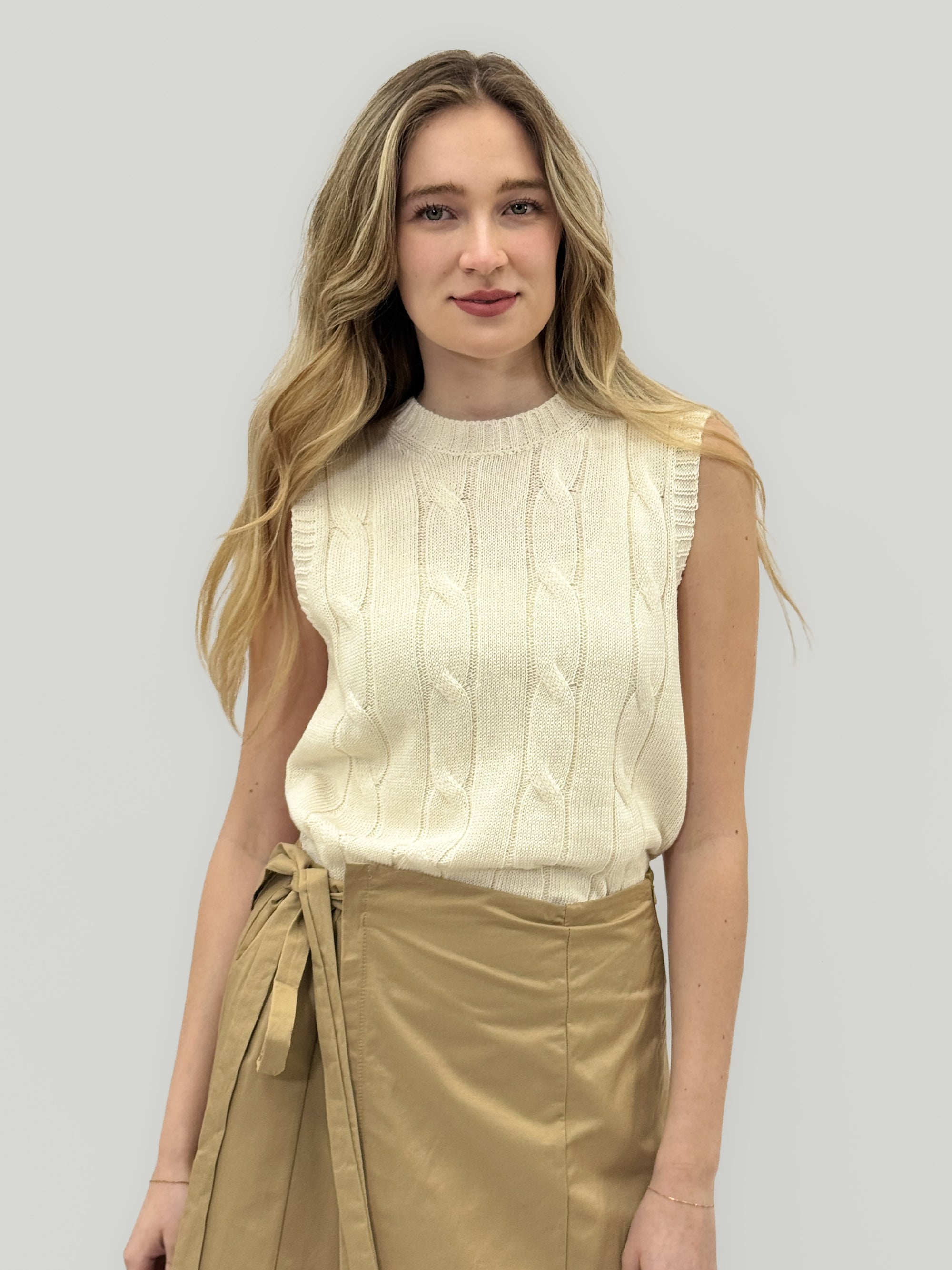 Gilet in Maglia Intrecciata con Taglio Moderno