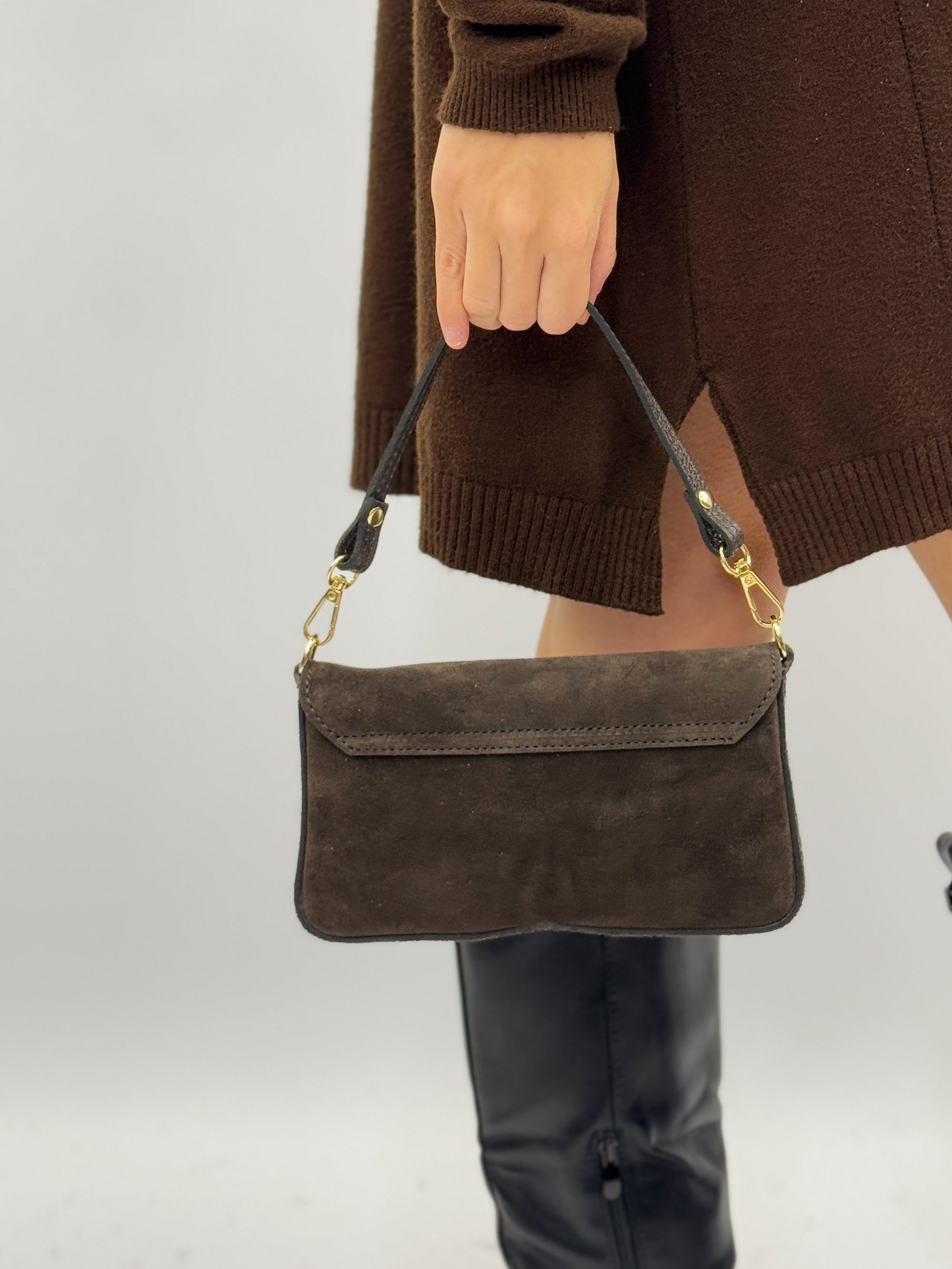 Borsa pochette in vera pelle scamosciata – Made in Italy