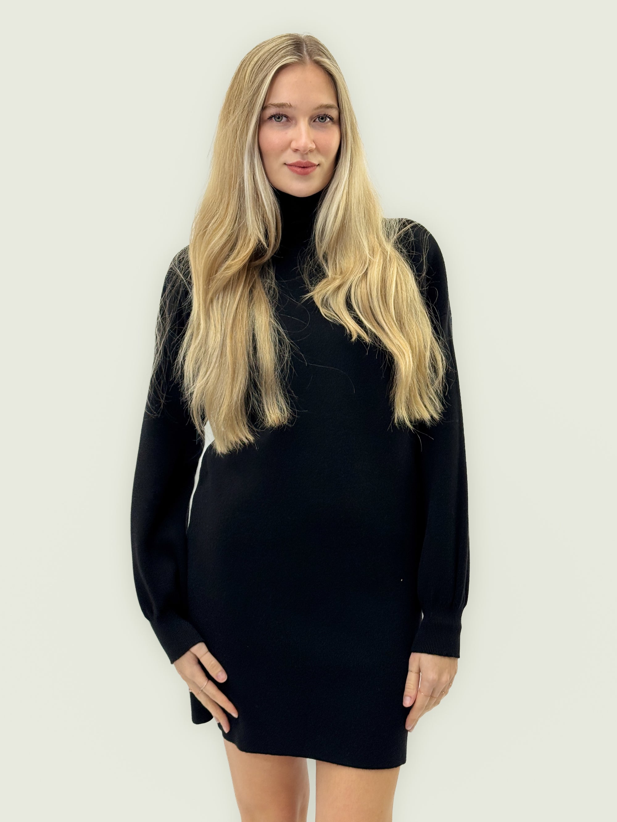 Abito in Maglia a Collo Alto – Morbido e Caldo