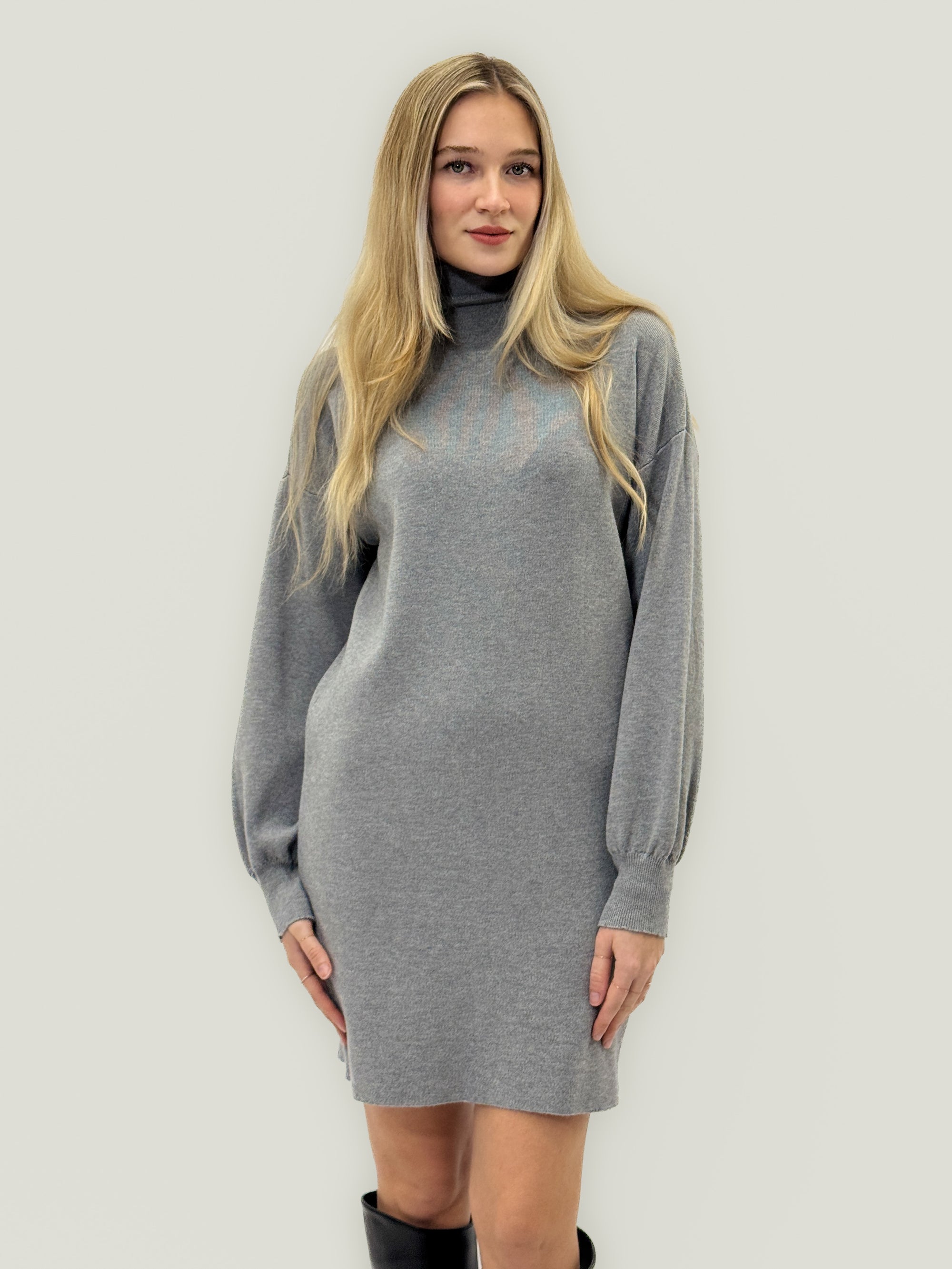 Abito in Maglia a Collo Alto – Morbido e Caldo