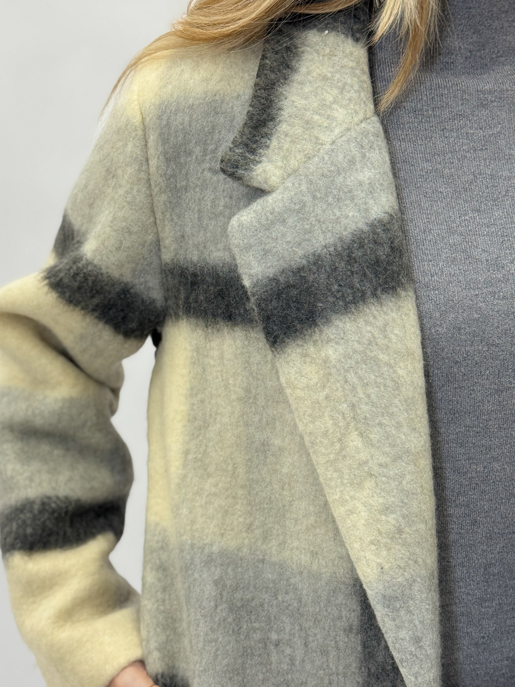 Cappotto Lungo in Misto Lana a Quadri – Eleganza Morbida