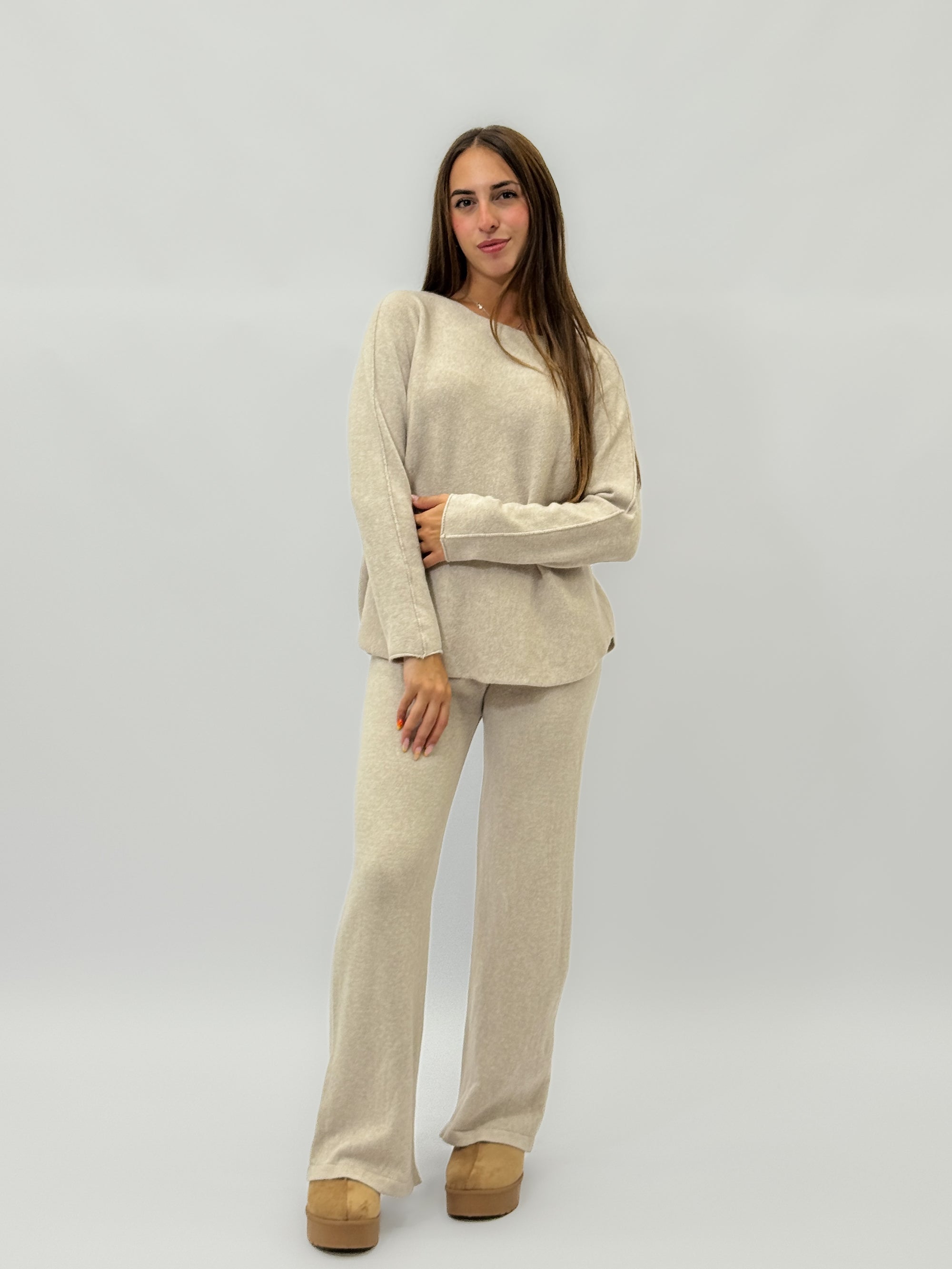 Completo morbido in maglia tinta unita