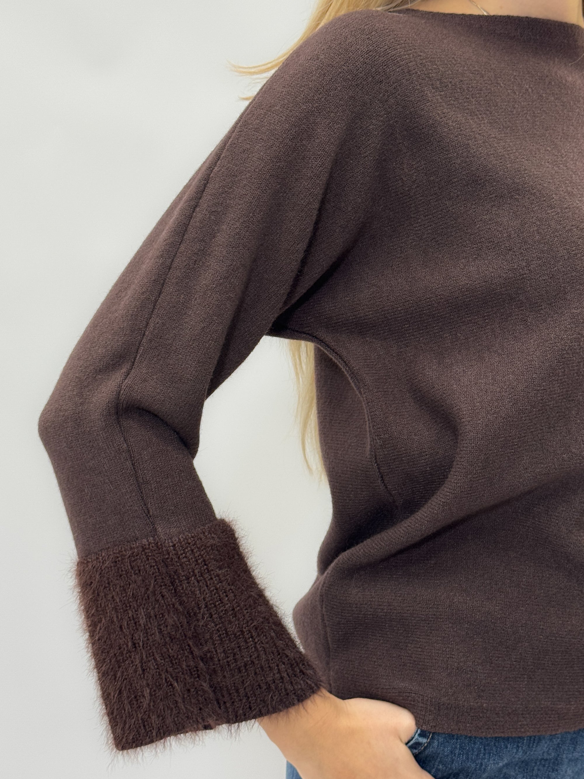 Maglia con Maniche a Campana in Tessuto Lavorato