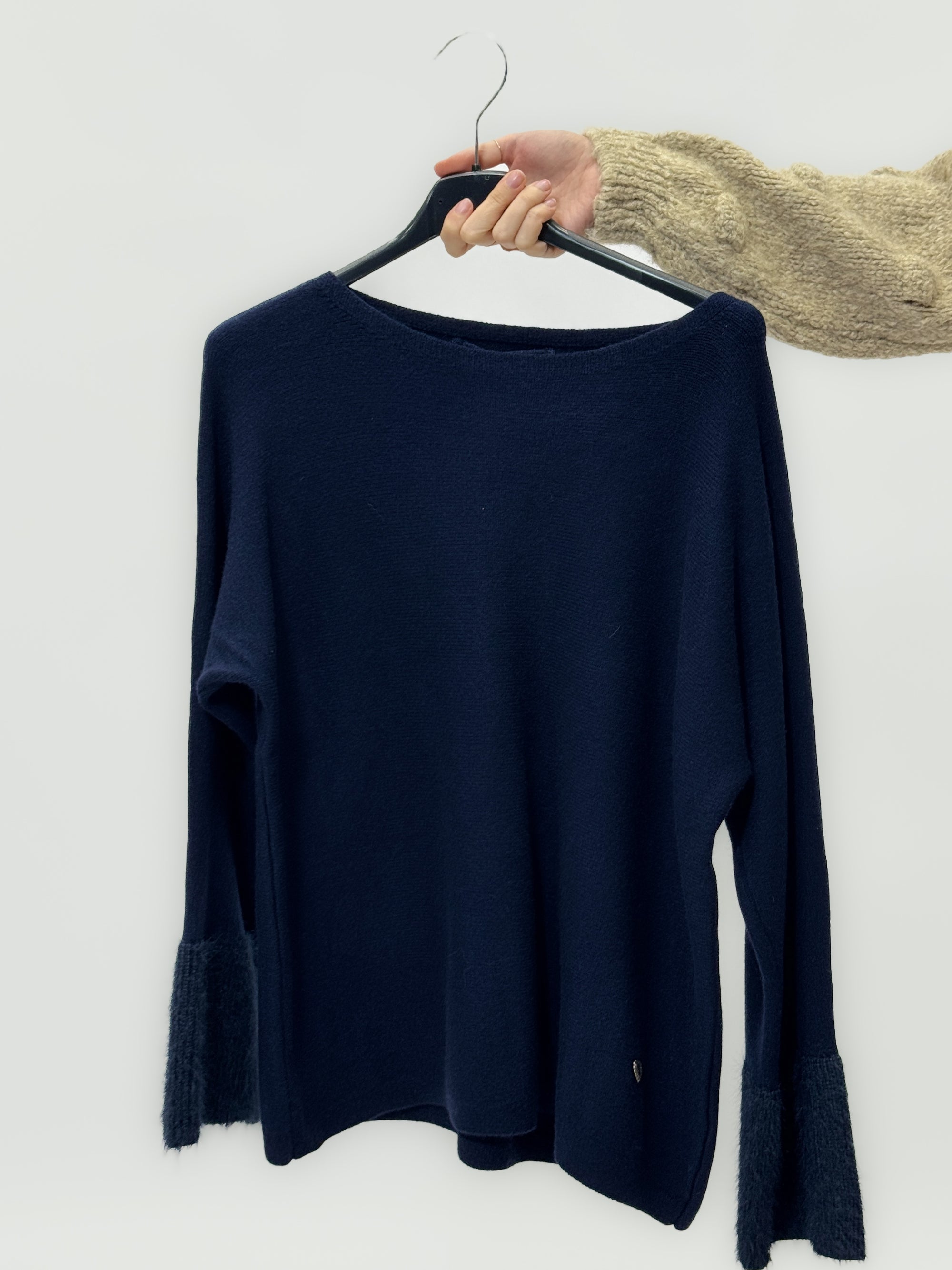 Maglia con Maniche a Campana in Tessuto Lavorato