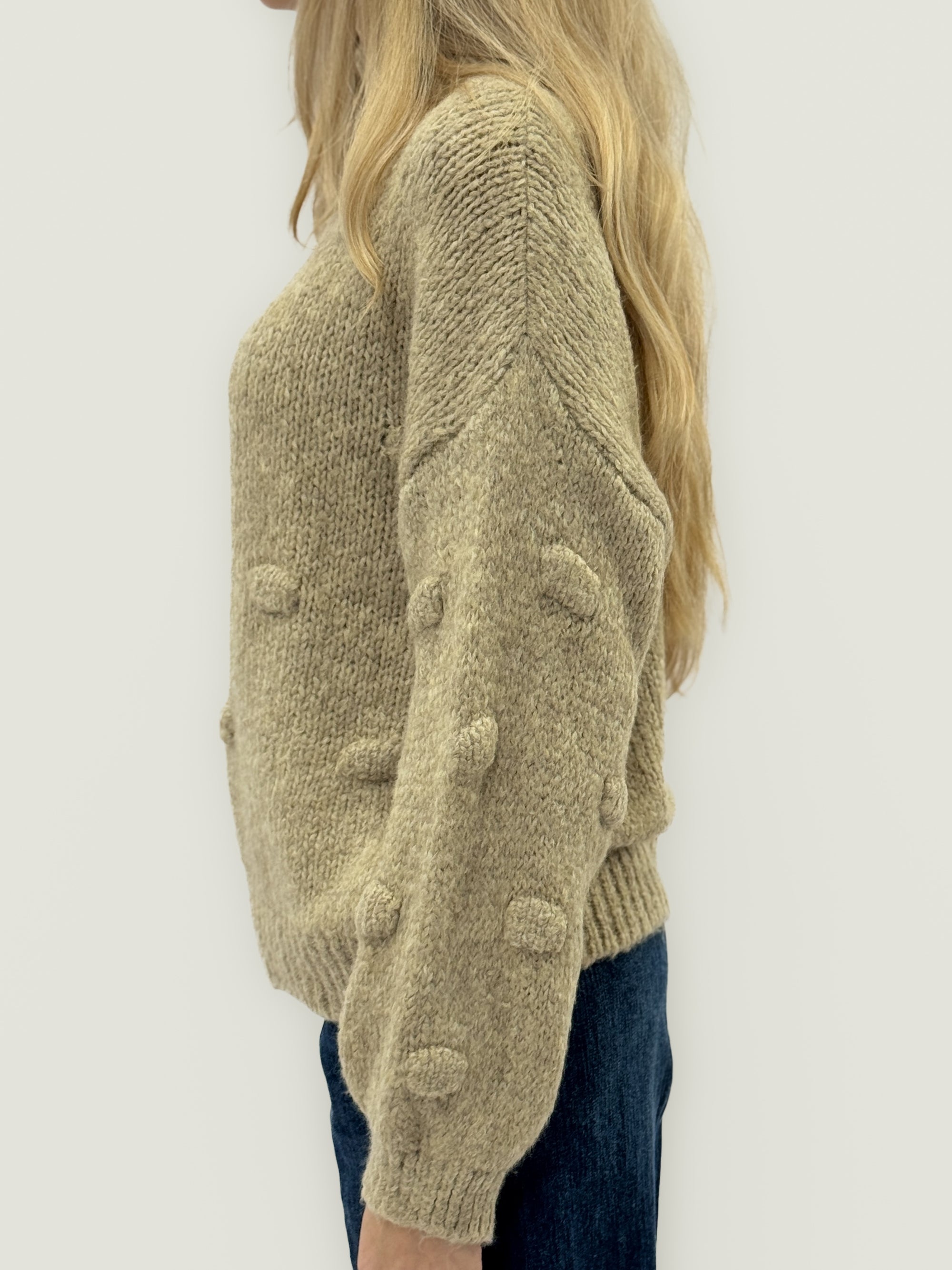 Maglione Soft con Lavorazione a Pallini – Collo Alto