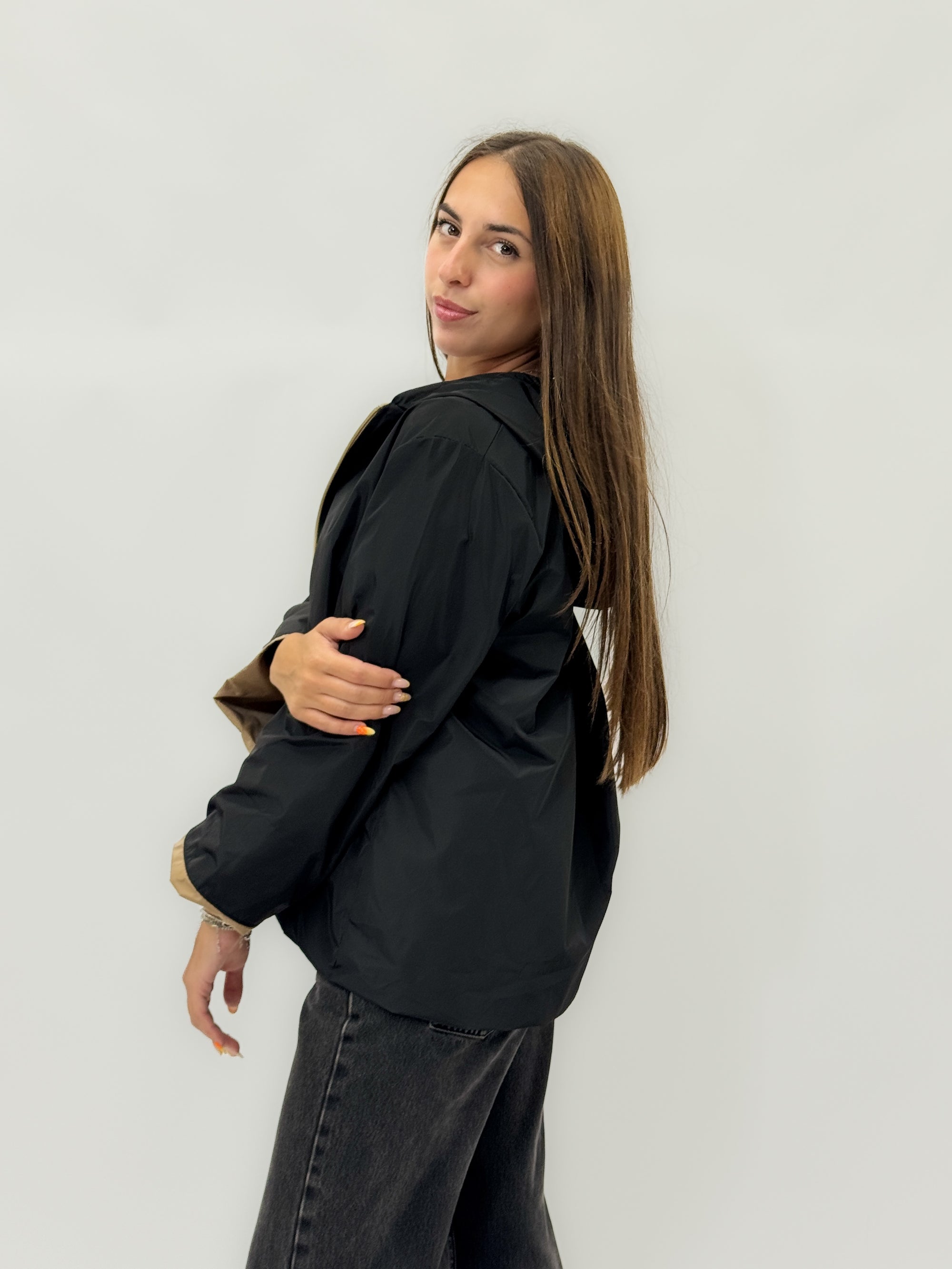 Giubbino con cappuccio e interno beige