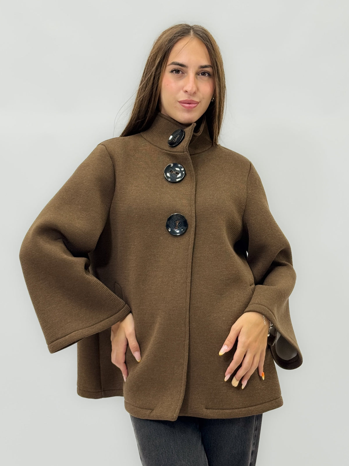 Giacca Neoprene con Collo Alto e Bottoni