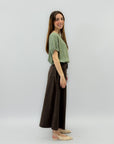 Pantaloni wide leg con charm