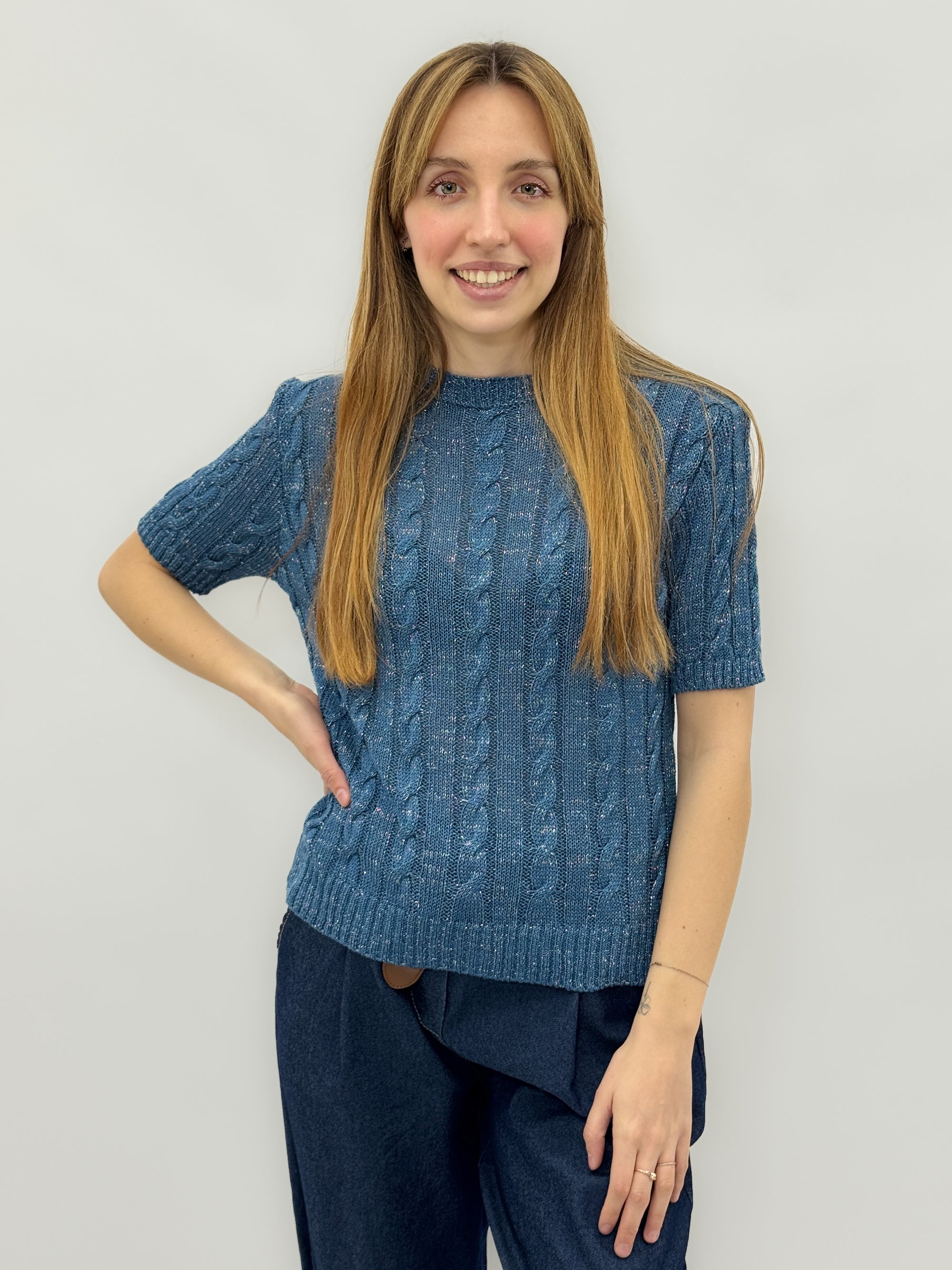 Maglia a Maniche Corte con Lavorazione a Treccia