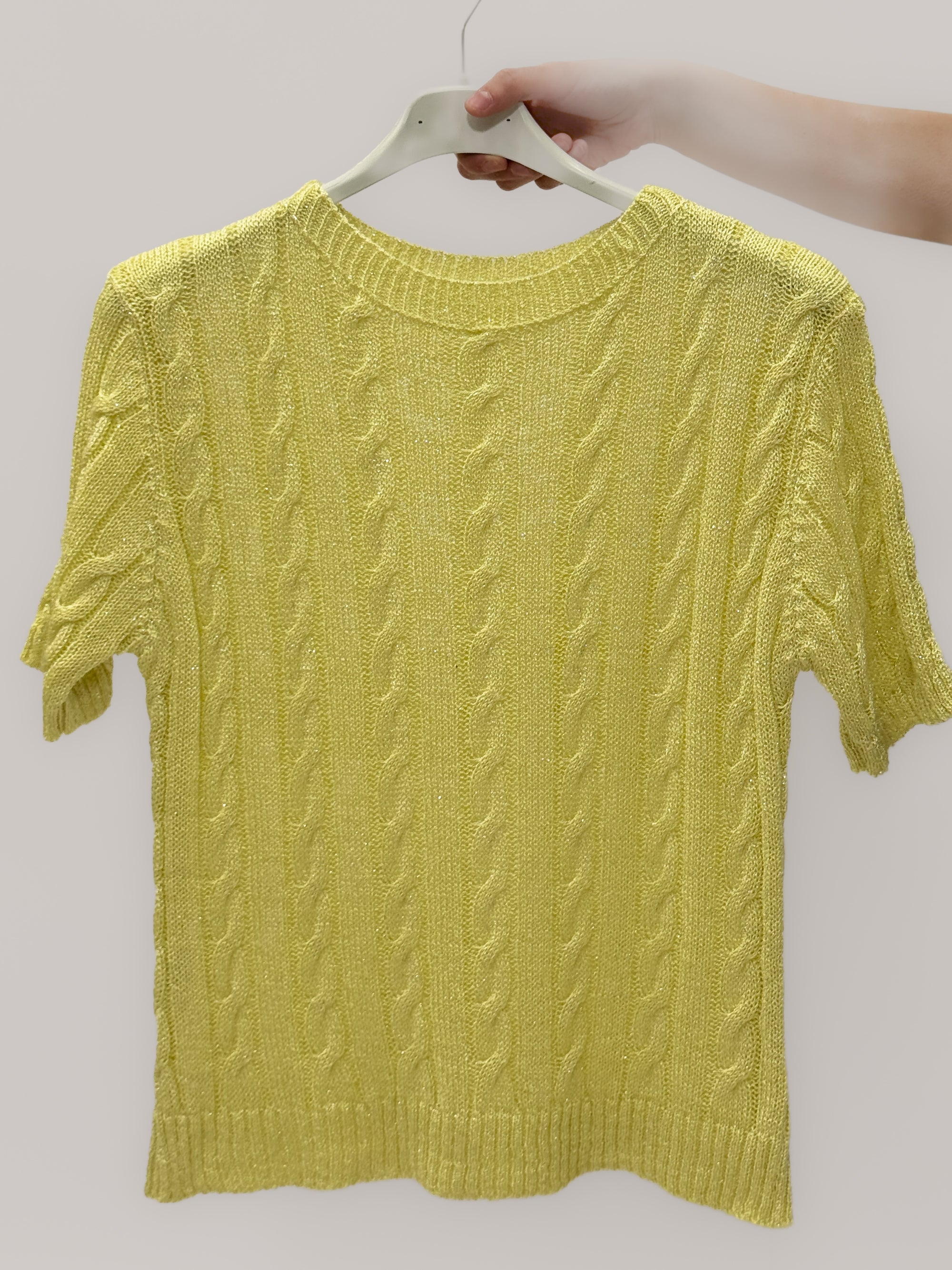 Maglia a Maniche Corte con Lavorazione a Treccia