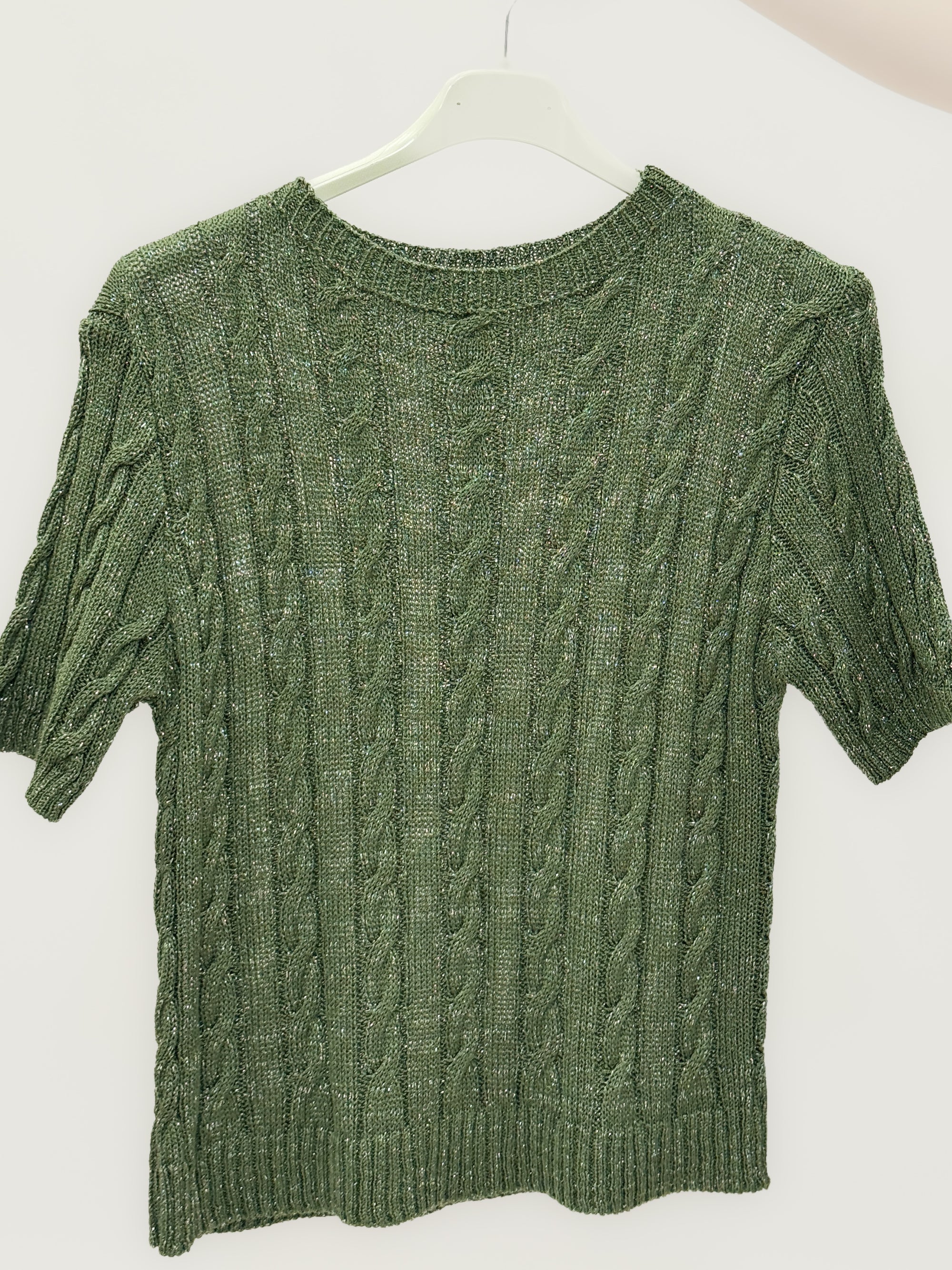 Maglia a Maniche Corte con Lavorazione a Treccia