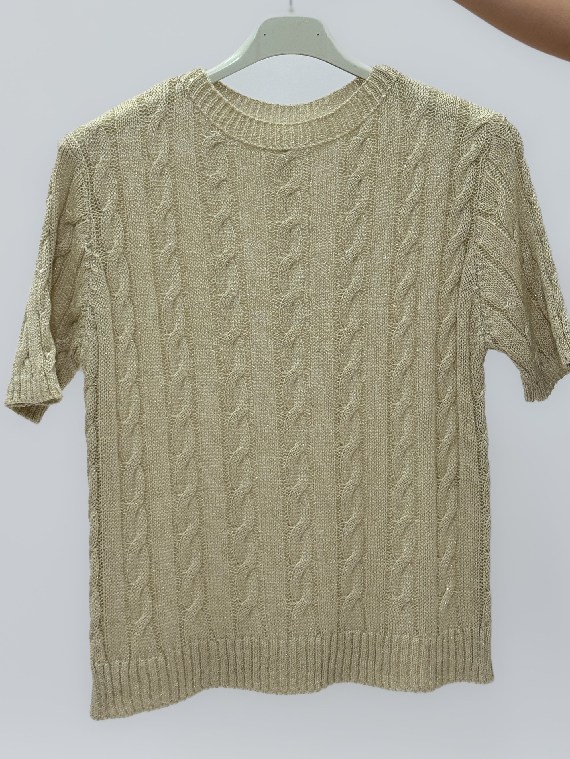 Maglia a Maniche Corte con Lavorazione a Treccia
