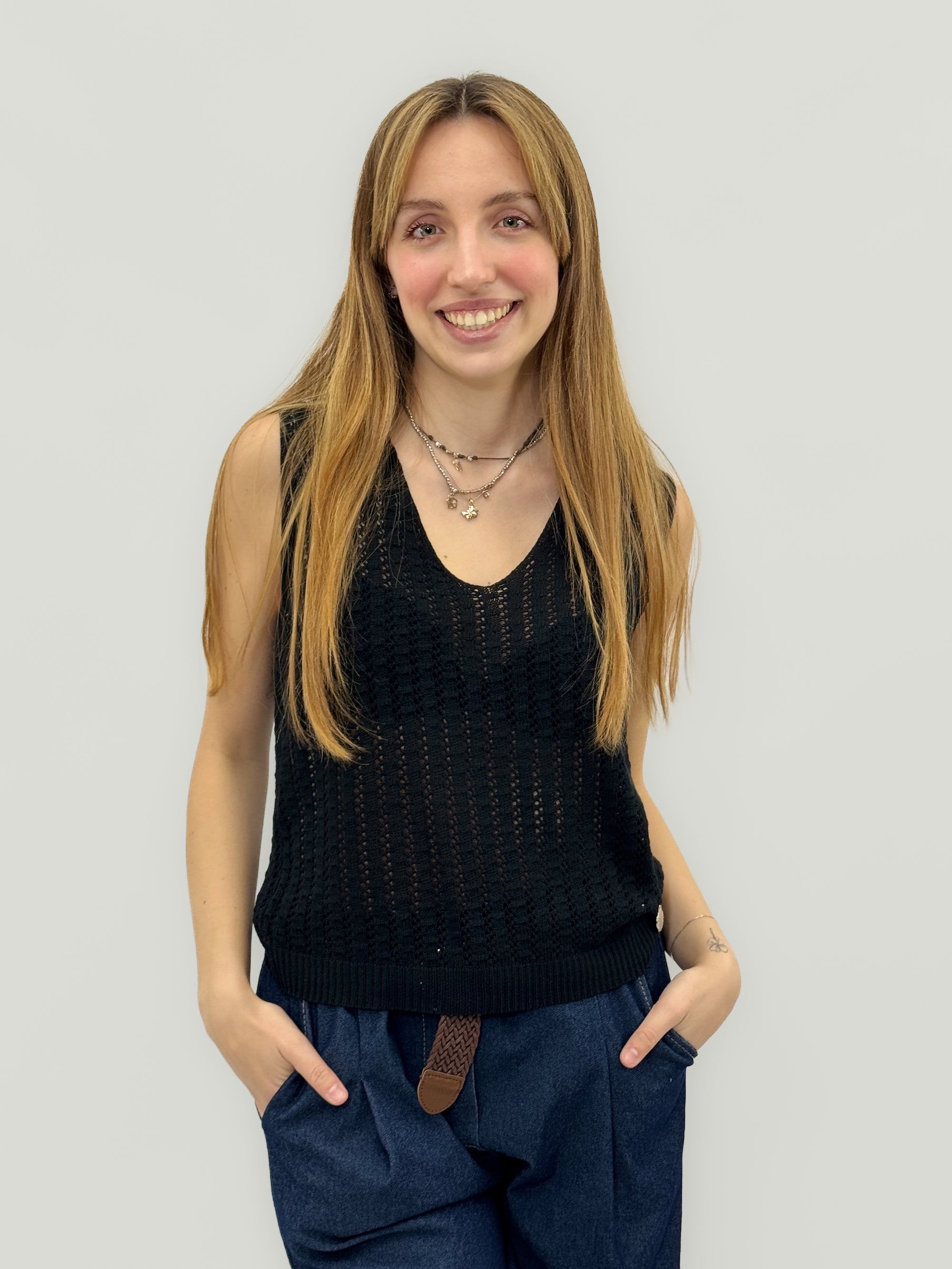 Top Traforato Smanicato – Leggero, Fresco e Super Femminile