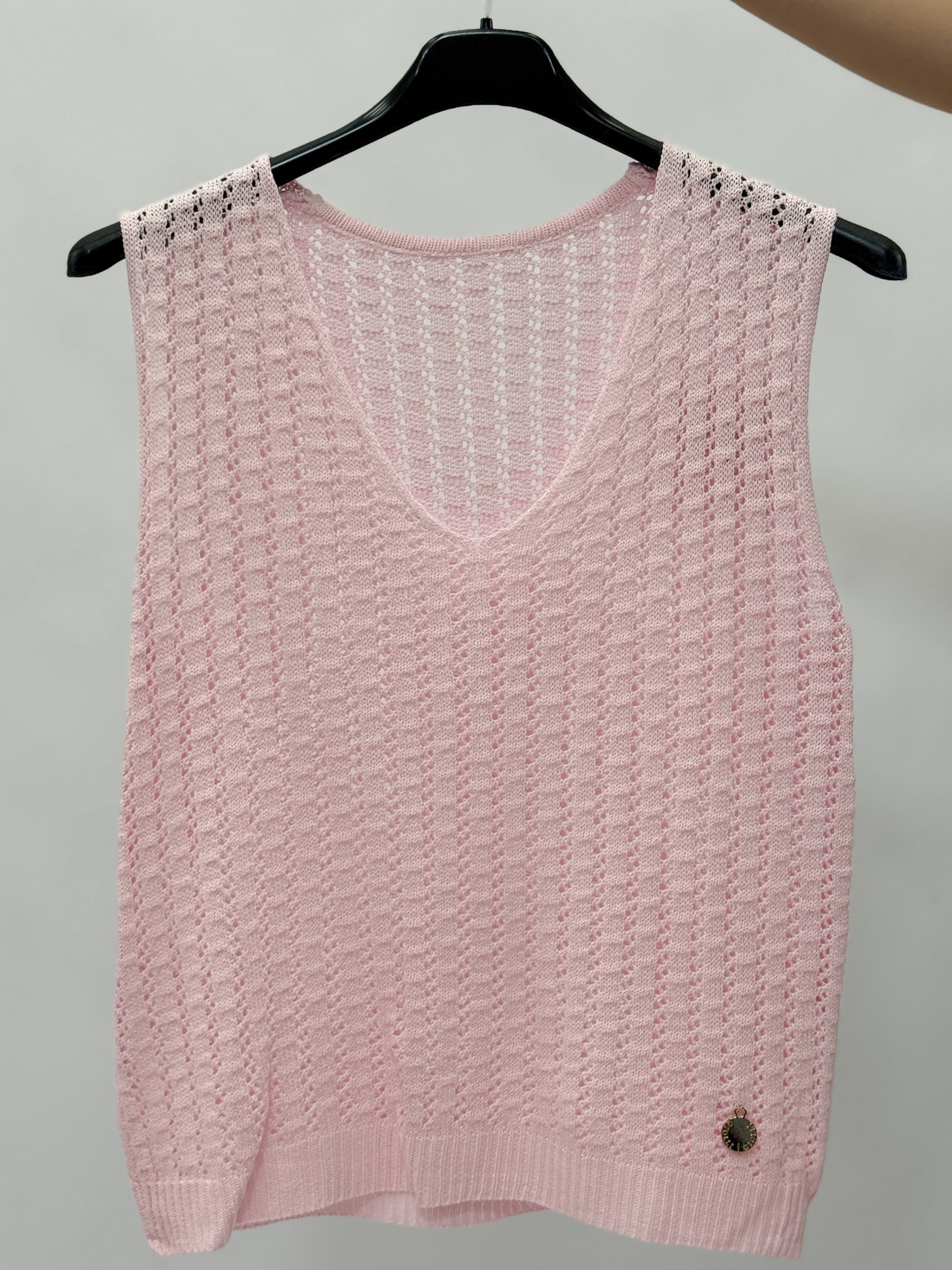 Top Traforato Smanicato – Leggero, Fresco e Super Femminile