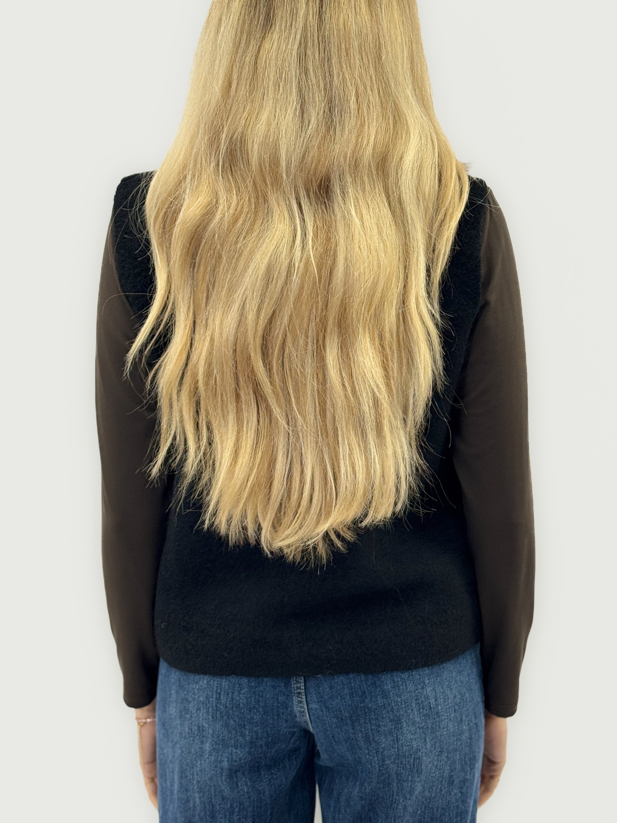 Gilet misto lana con bottoni gioiello – Eleganza e stile senza tempo