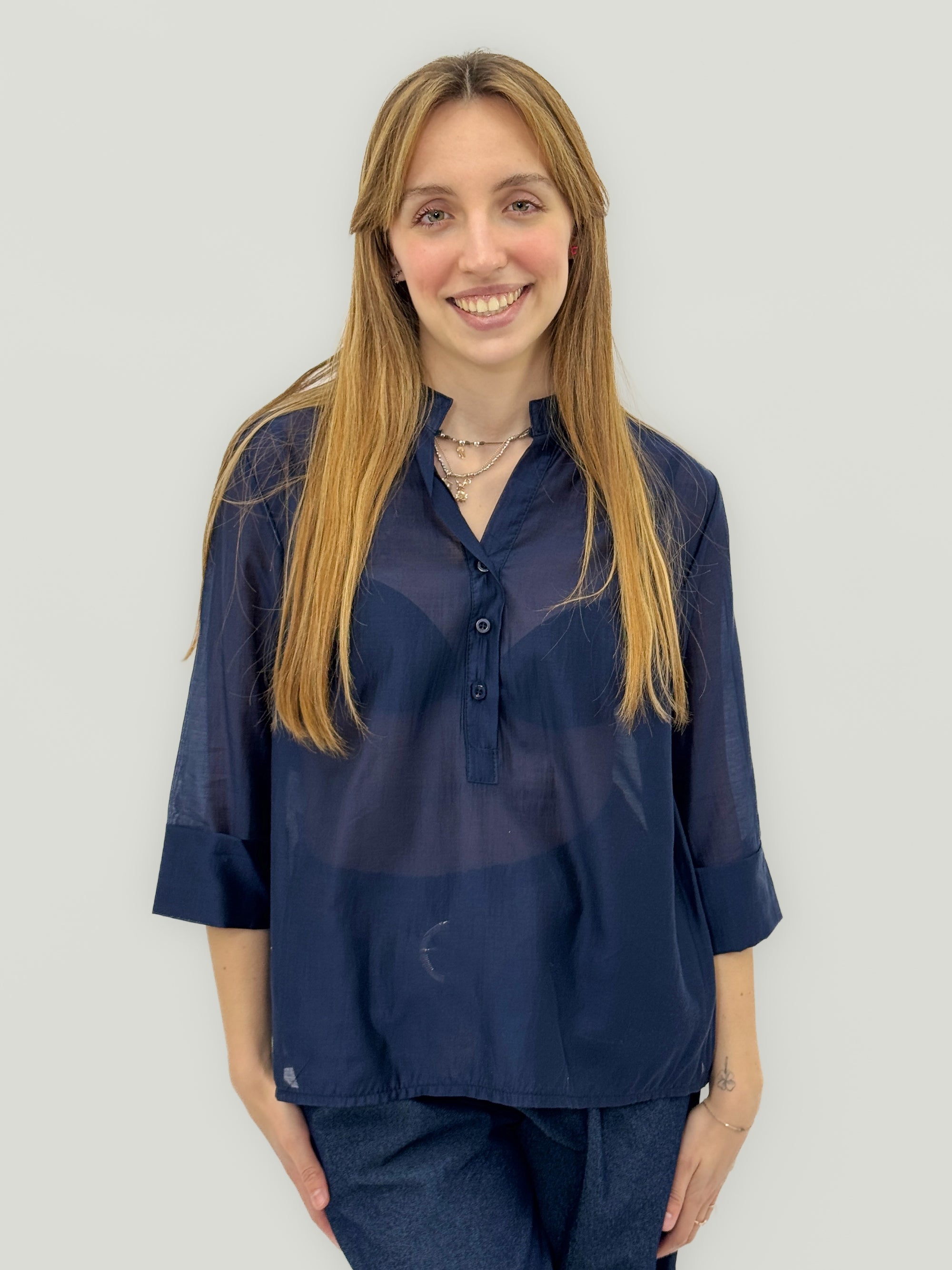 Blusa Leggera con Scollo a V e Bottoni