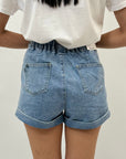 Pantaloncini jeans con risvolto
