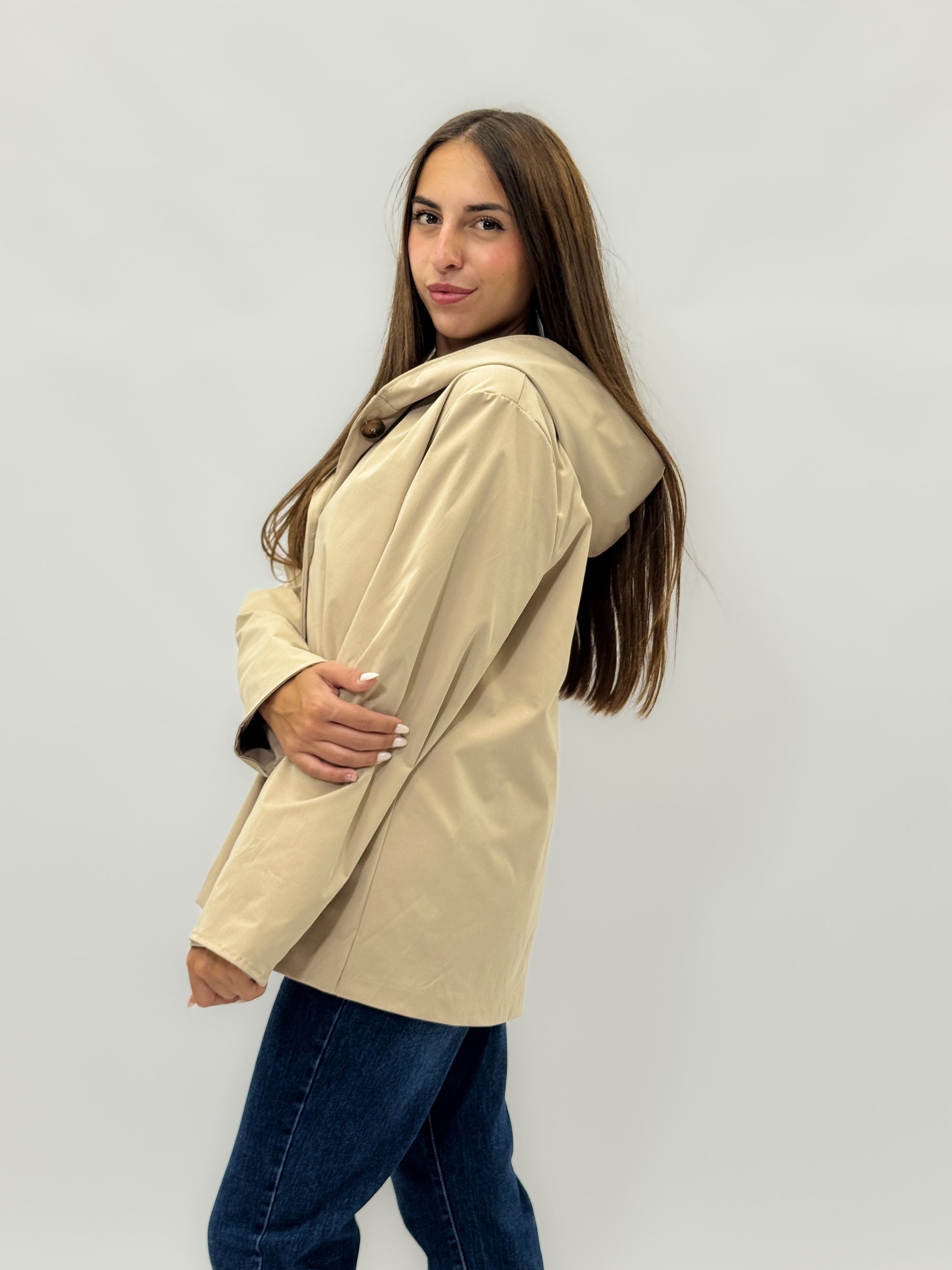 Giacca con cappuccio e tasche laterali