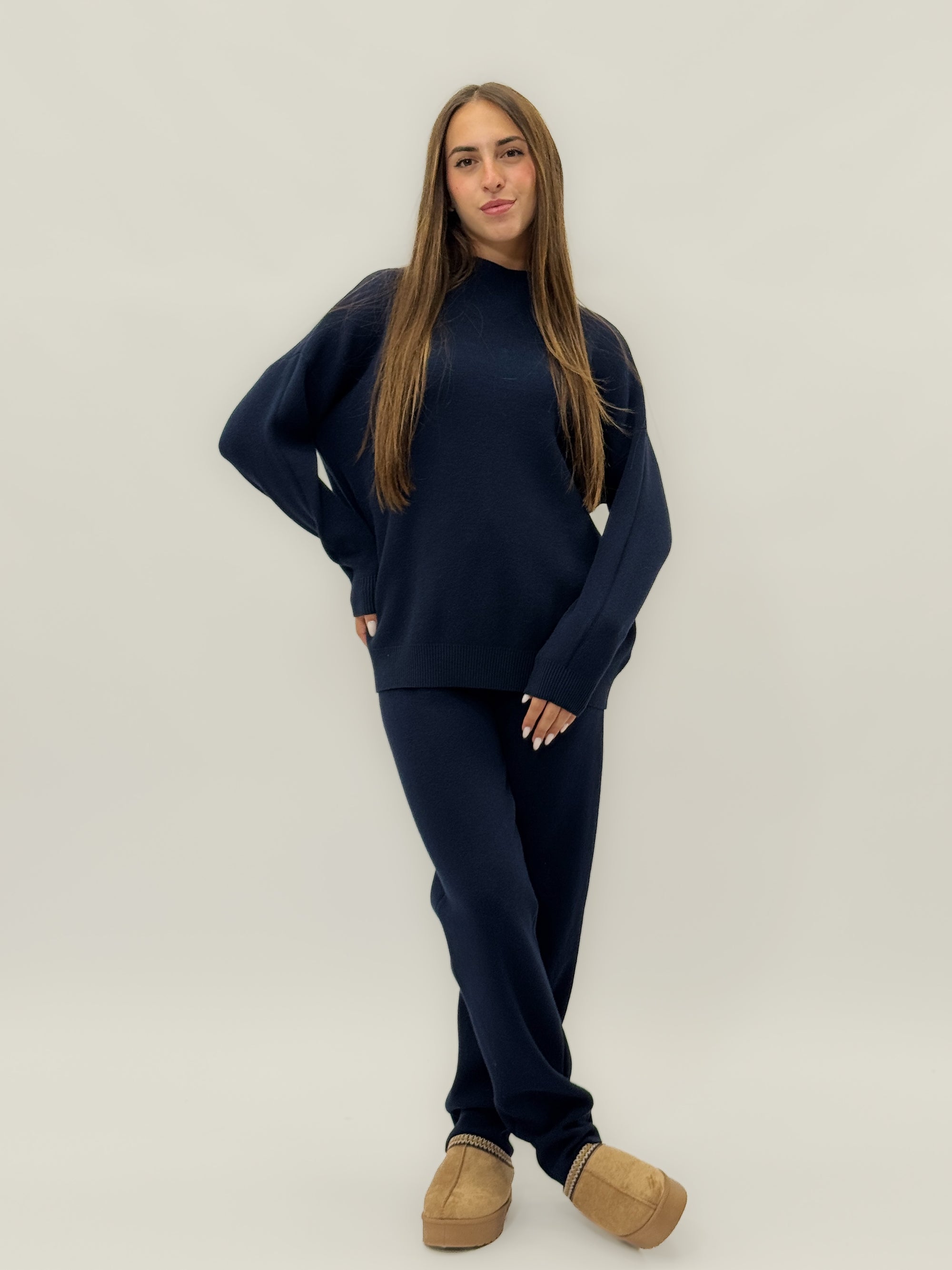 Completo premium maglia collo alto e pantaloni