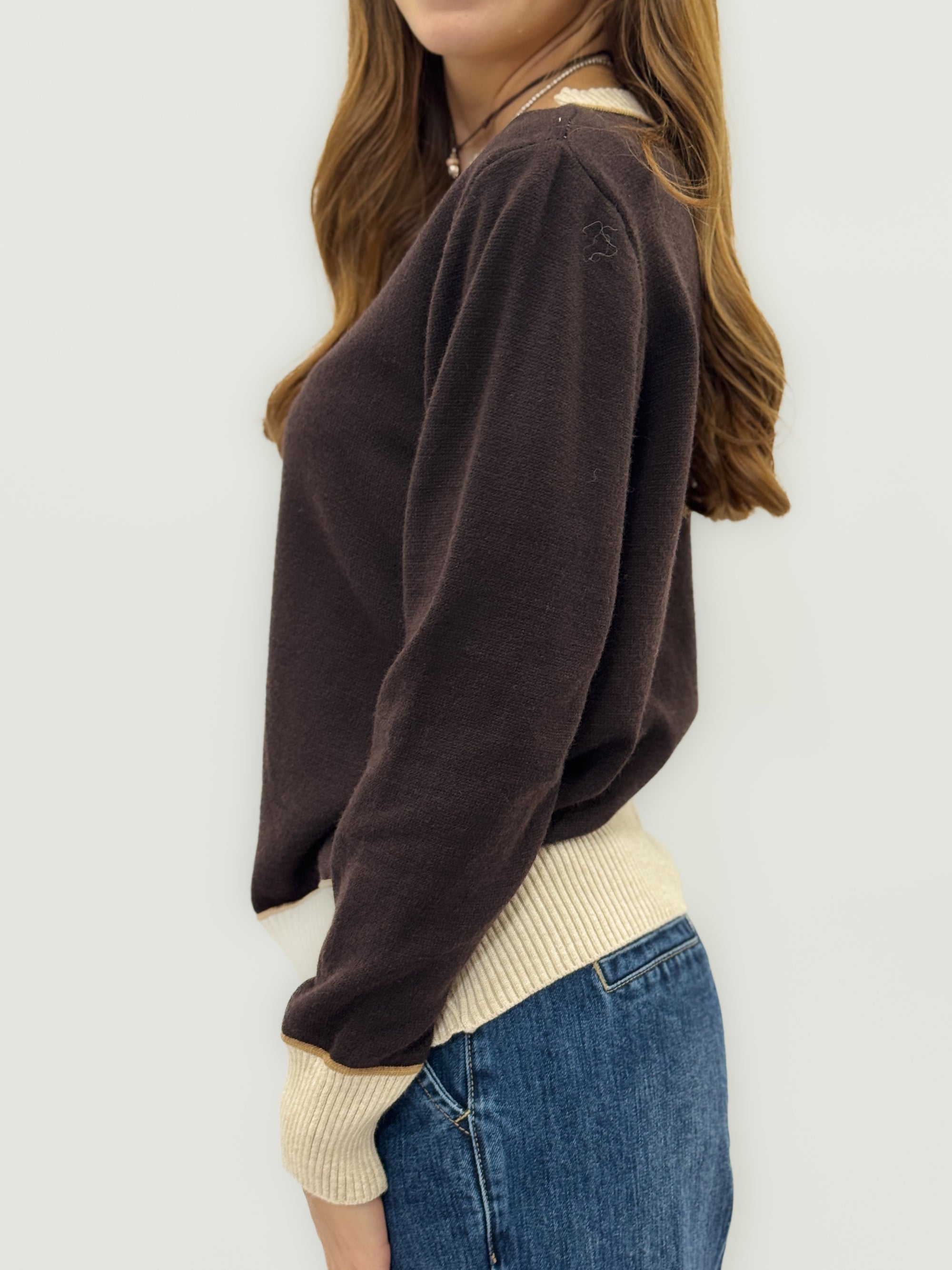 Maglia con Bordi a Contrasto – Morbida e Calda