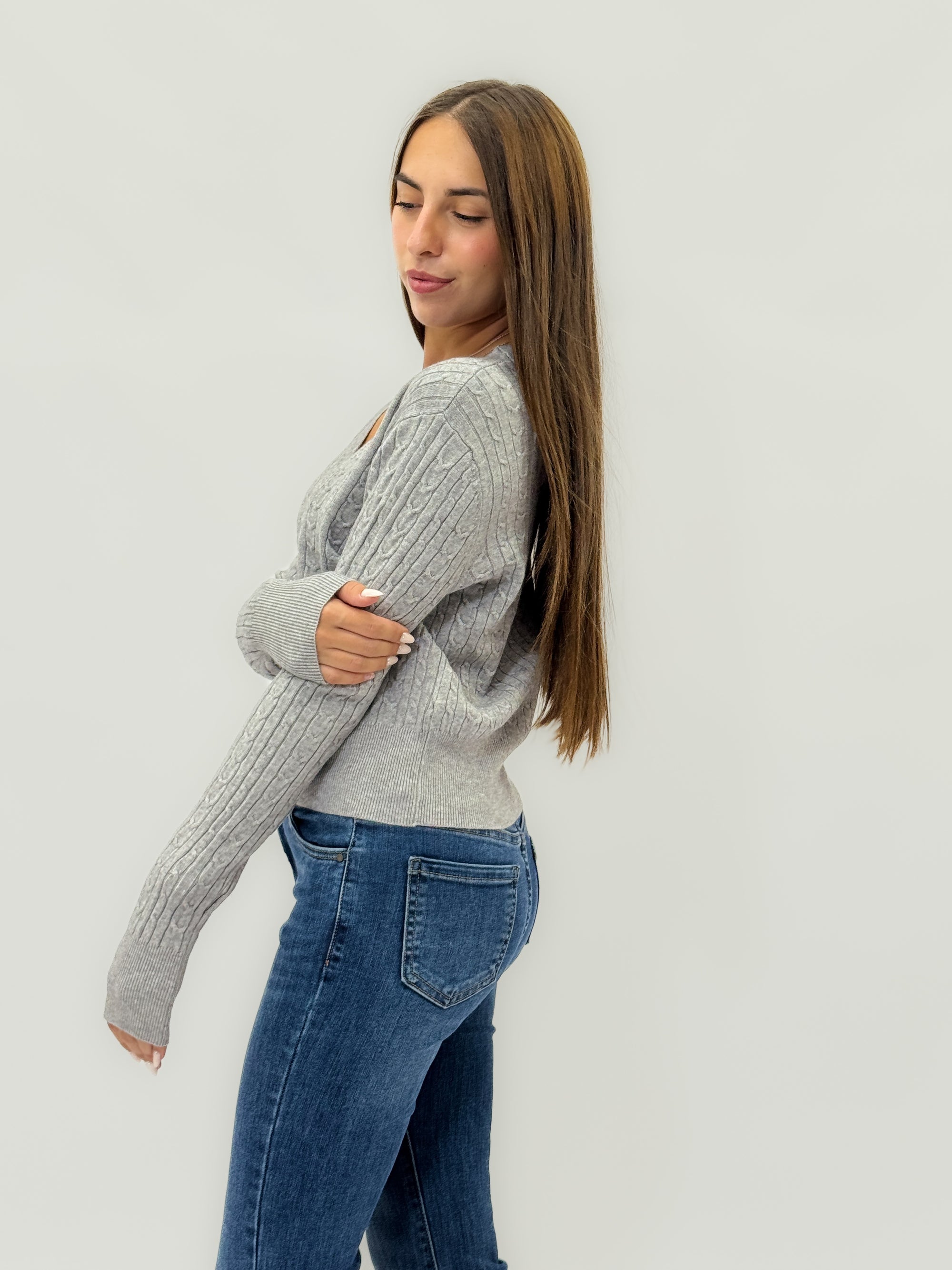 Cardigan corto a trecce con bottoni gioiello