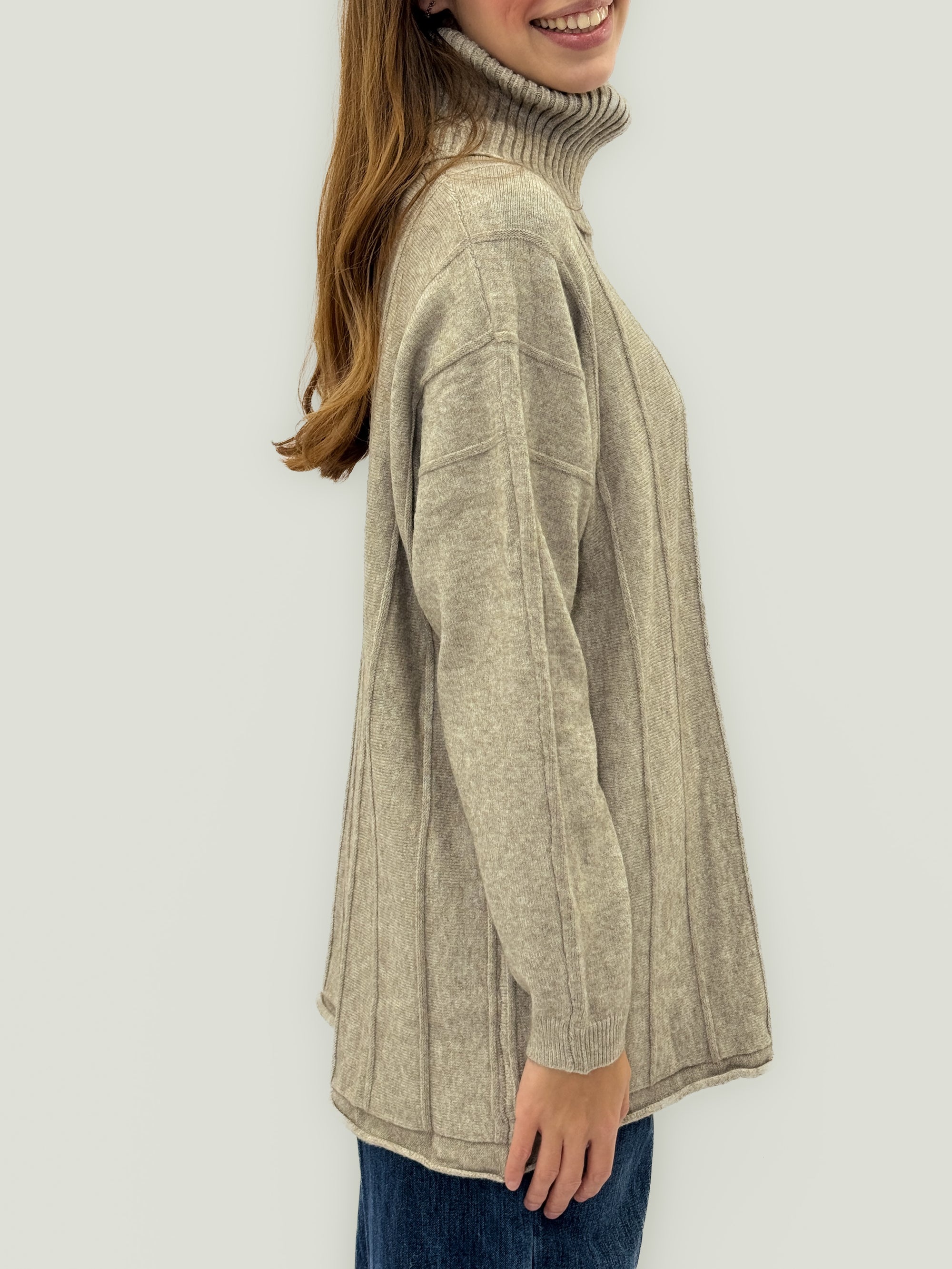 Maglione Dolcevita Oversize a Coste – Morbidissimo e Caldo