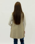 Gilet lungo con tasche in ecopelliccia