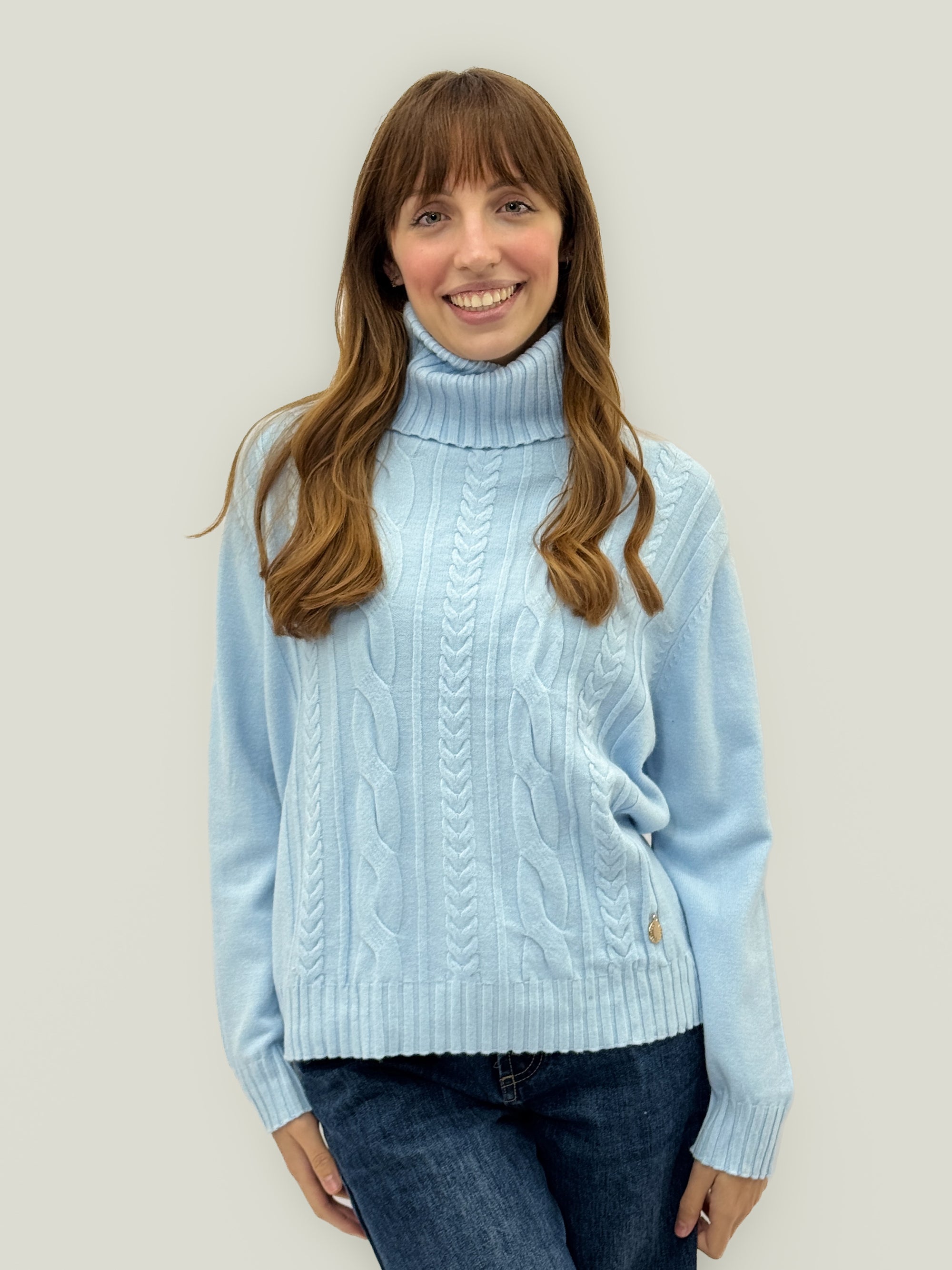 Maglione dolcevita con intrecci