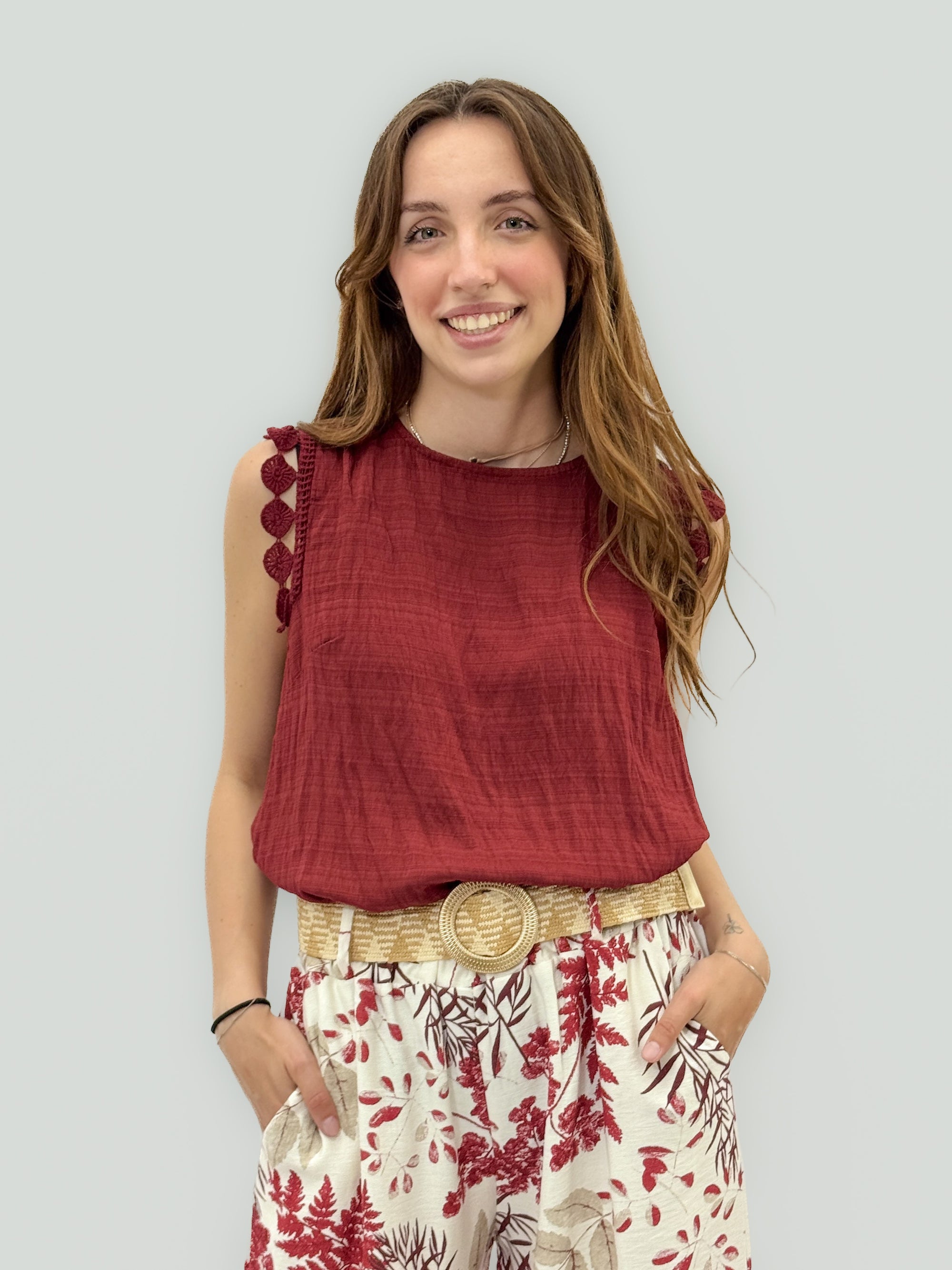 Top Donna Smanicato con Dettaglio Spalle Lavorate