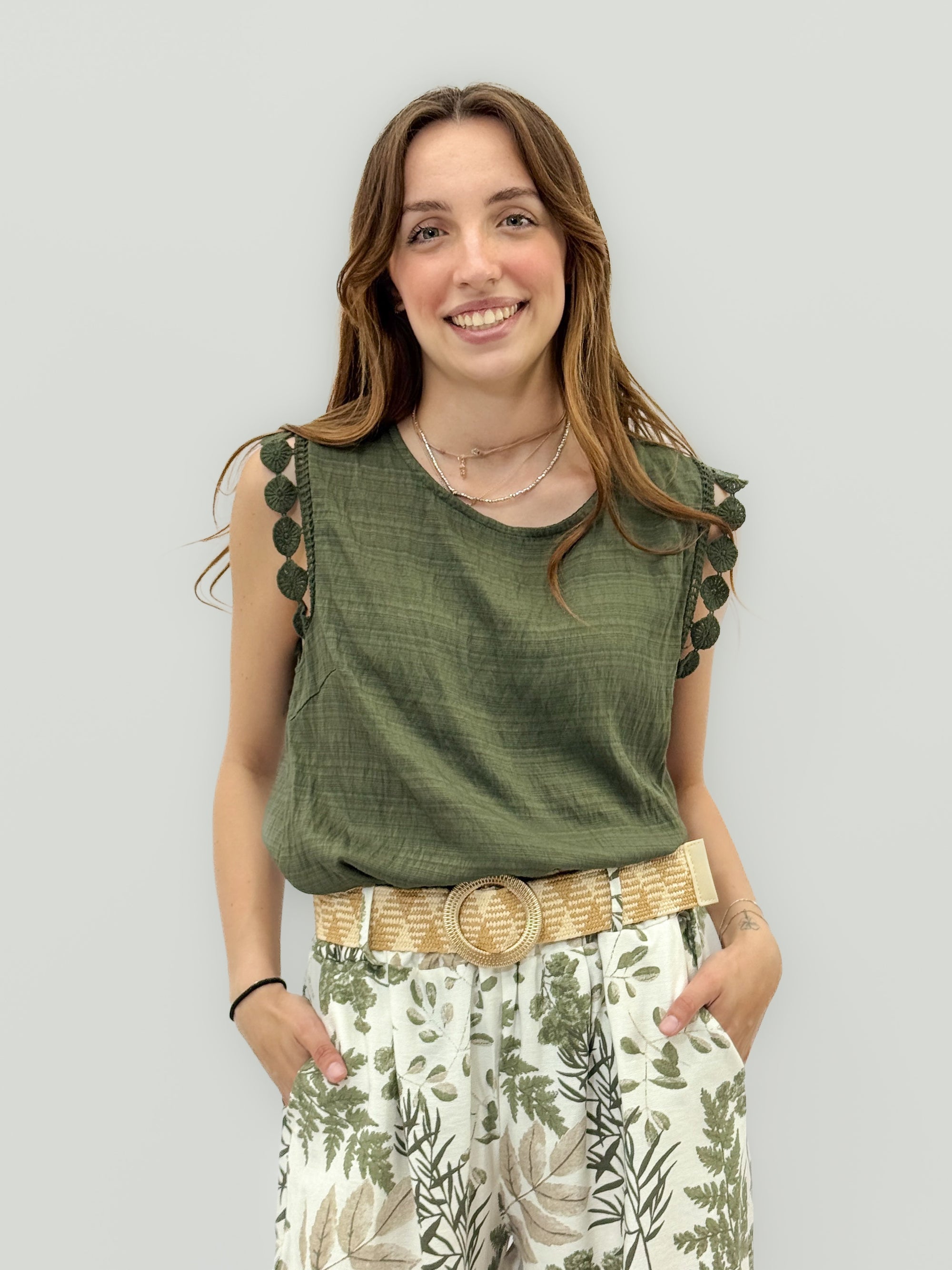 Top Donna Smanicato con Dettaglio Spalle Lavorate
