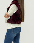 Gilet donna in ecopelliccia con bottoni gioiello
