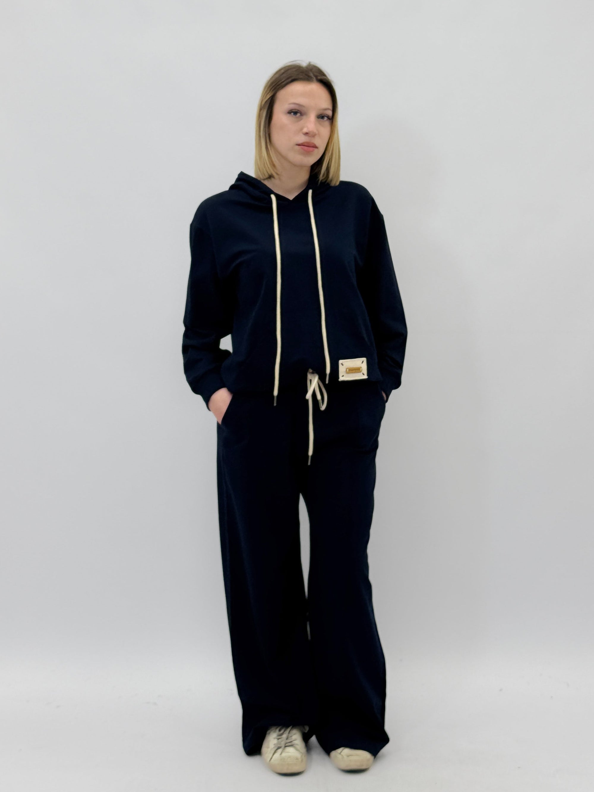 Completo in cotone con felpa e pantaloni
