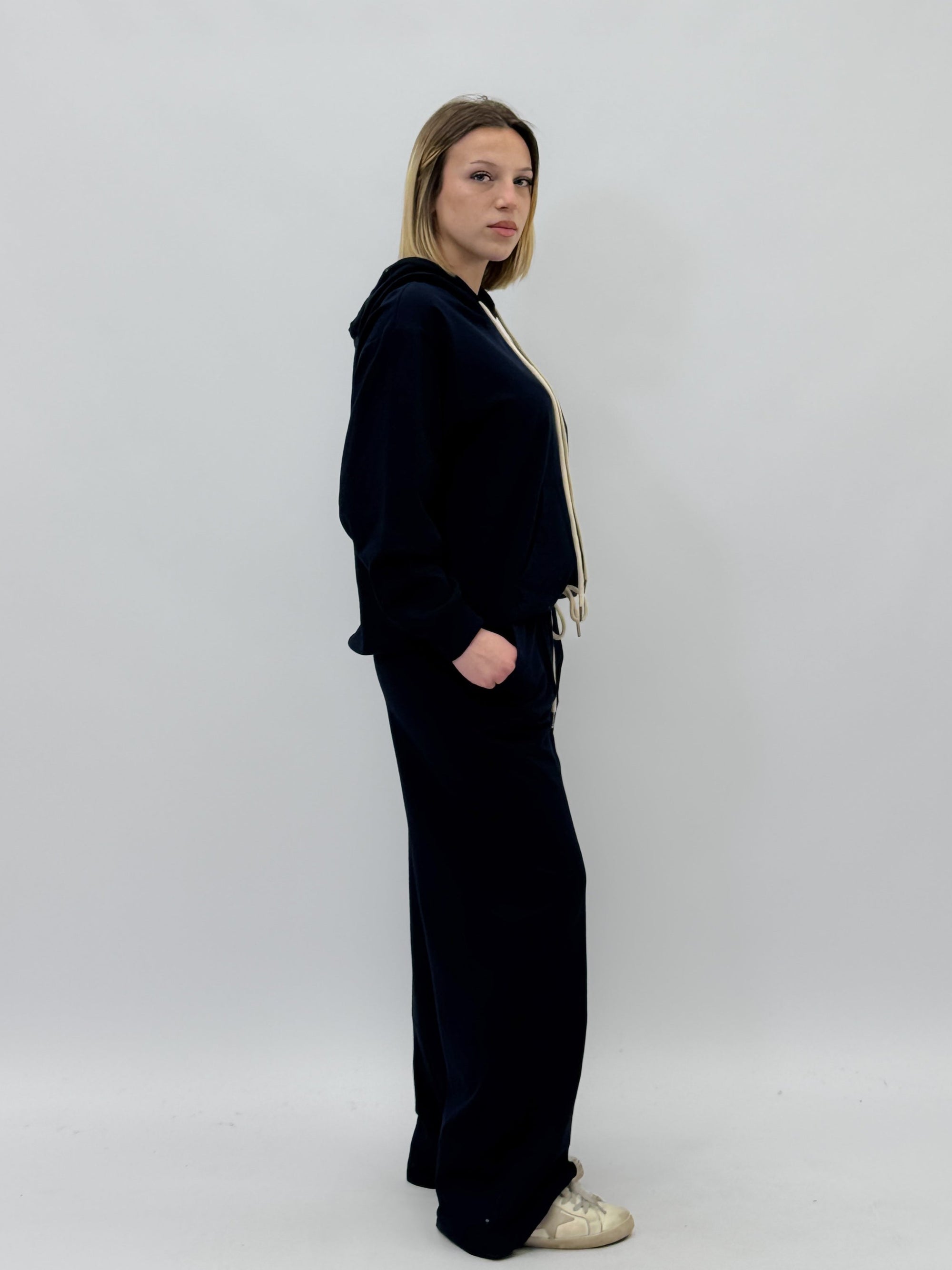 Completo in cotone con felpa e pantaloni