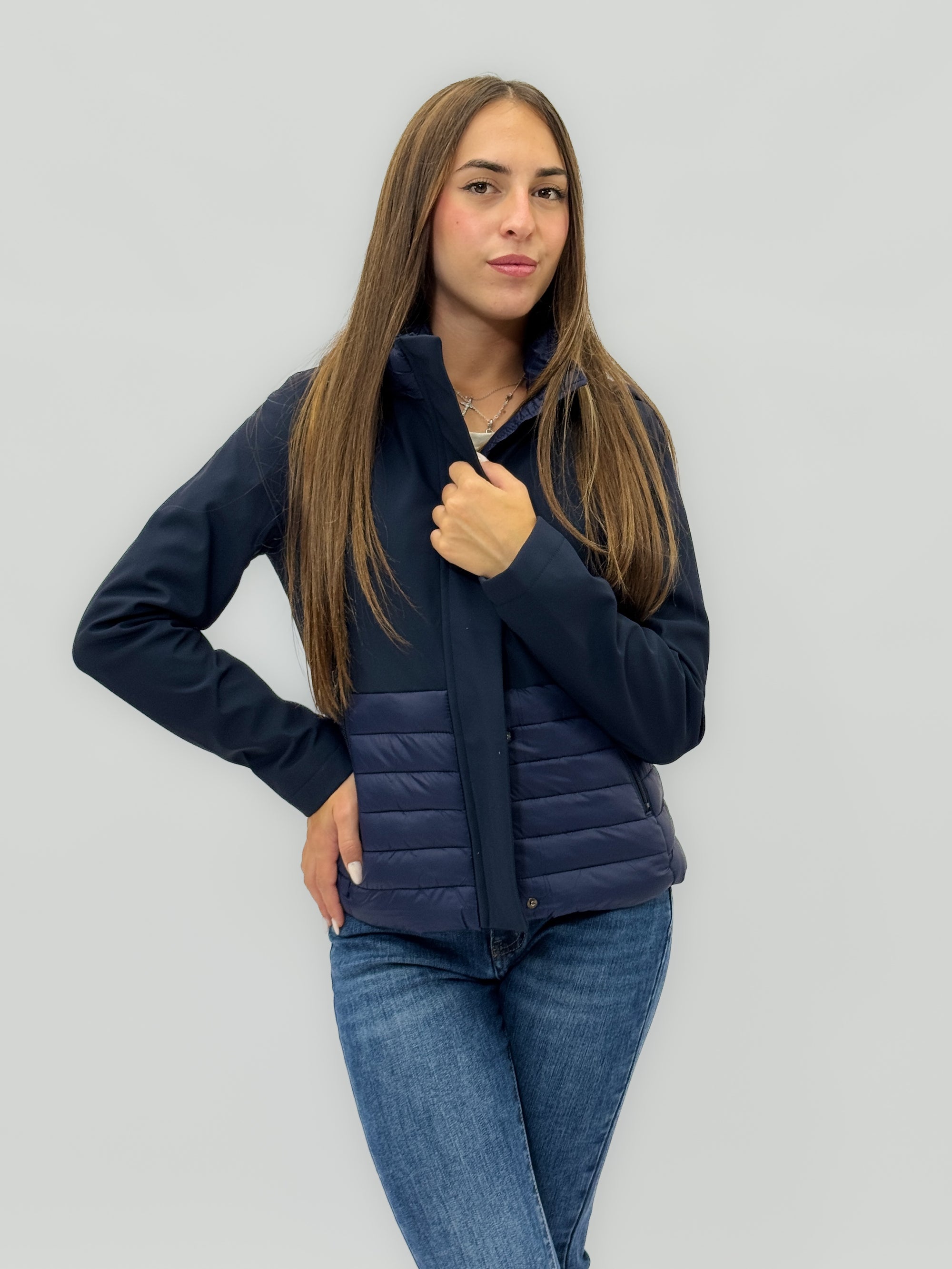 Giacca piumino softshell con cappuccio con inserti imbottiti