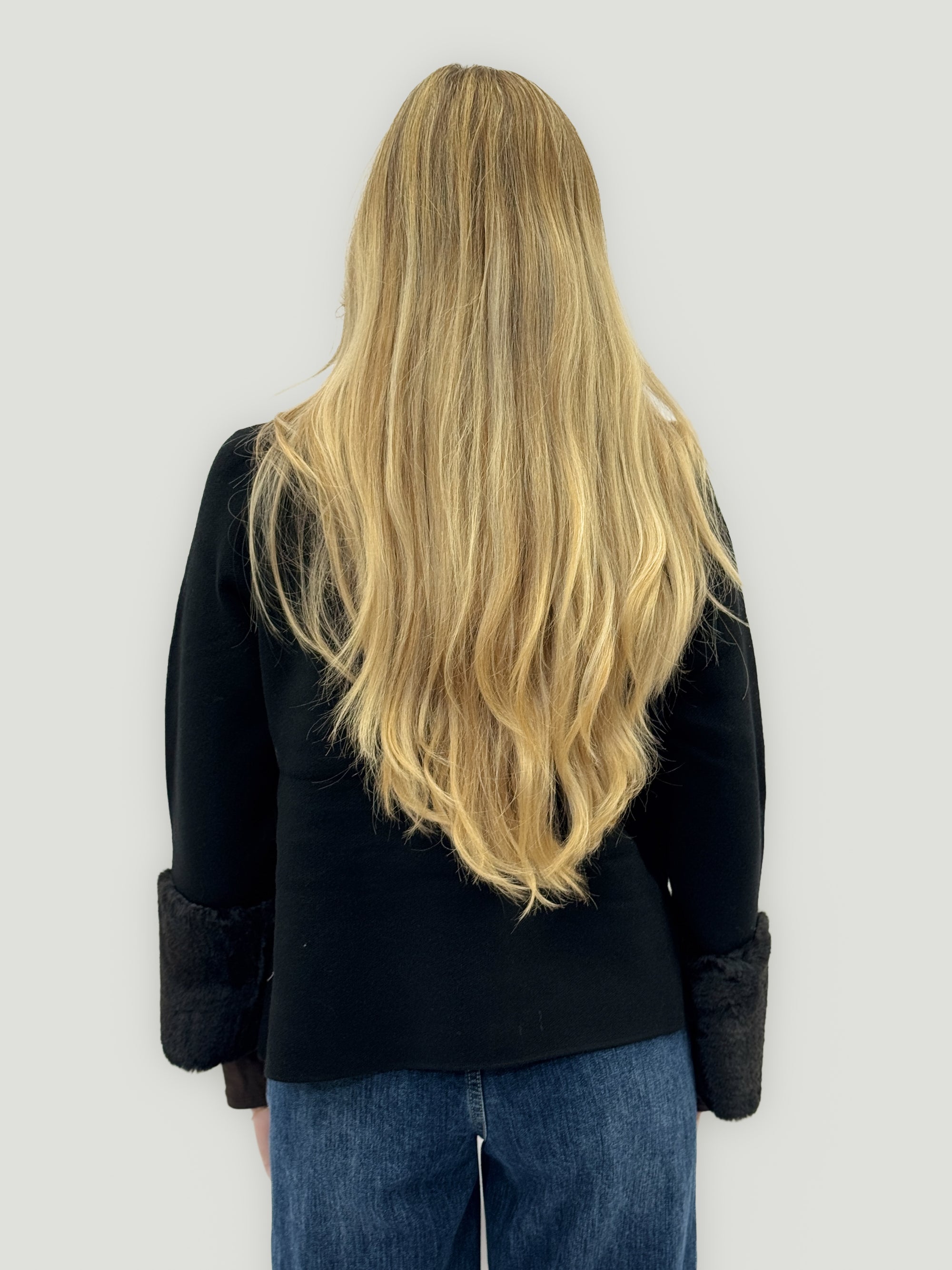 Giacca Elegante in Misto Lana con Polsini in Eco-Pelliccia – Made in Italy