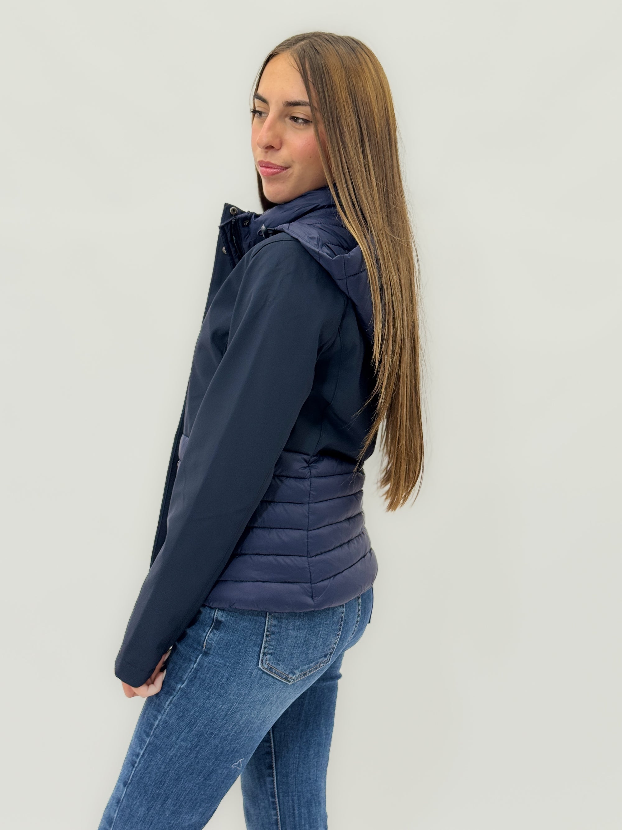 Giacca piumino softshell con cappuccio con inserti imbottiti