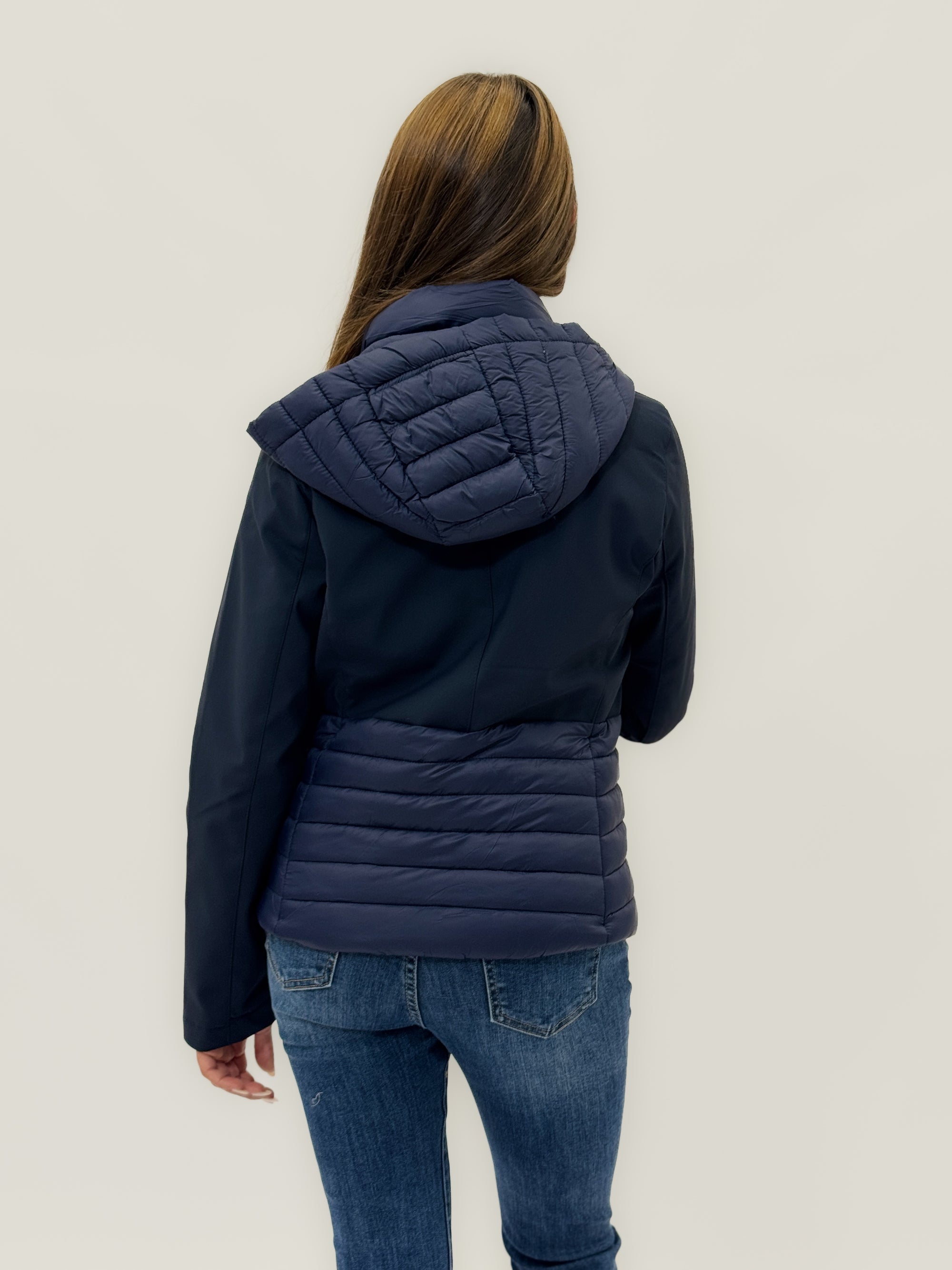 Giacca piumino softshell con cappuccio con inserti imbottiti